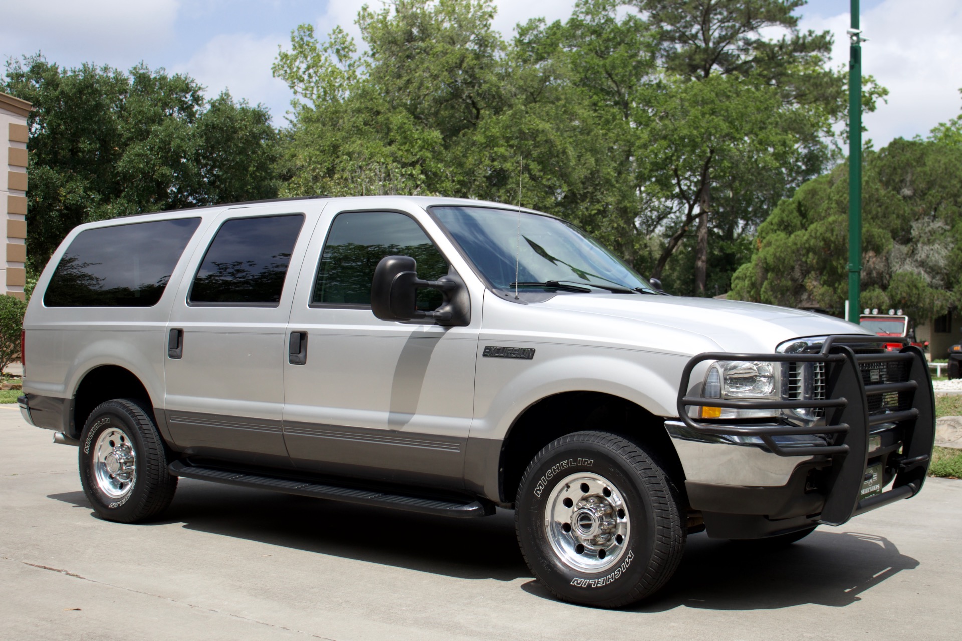 Used-2004-Ford-Excursion-XLT-4x4-XLT