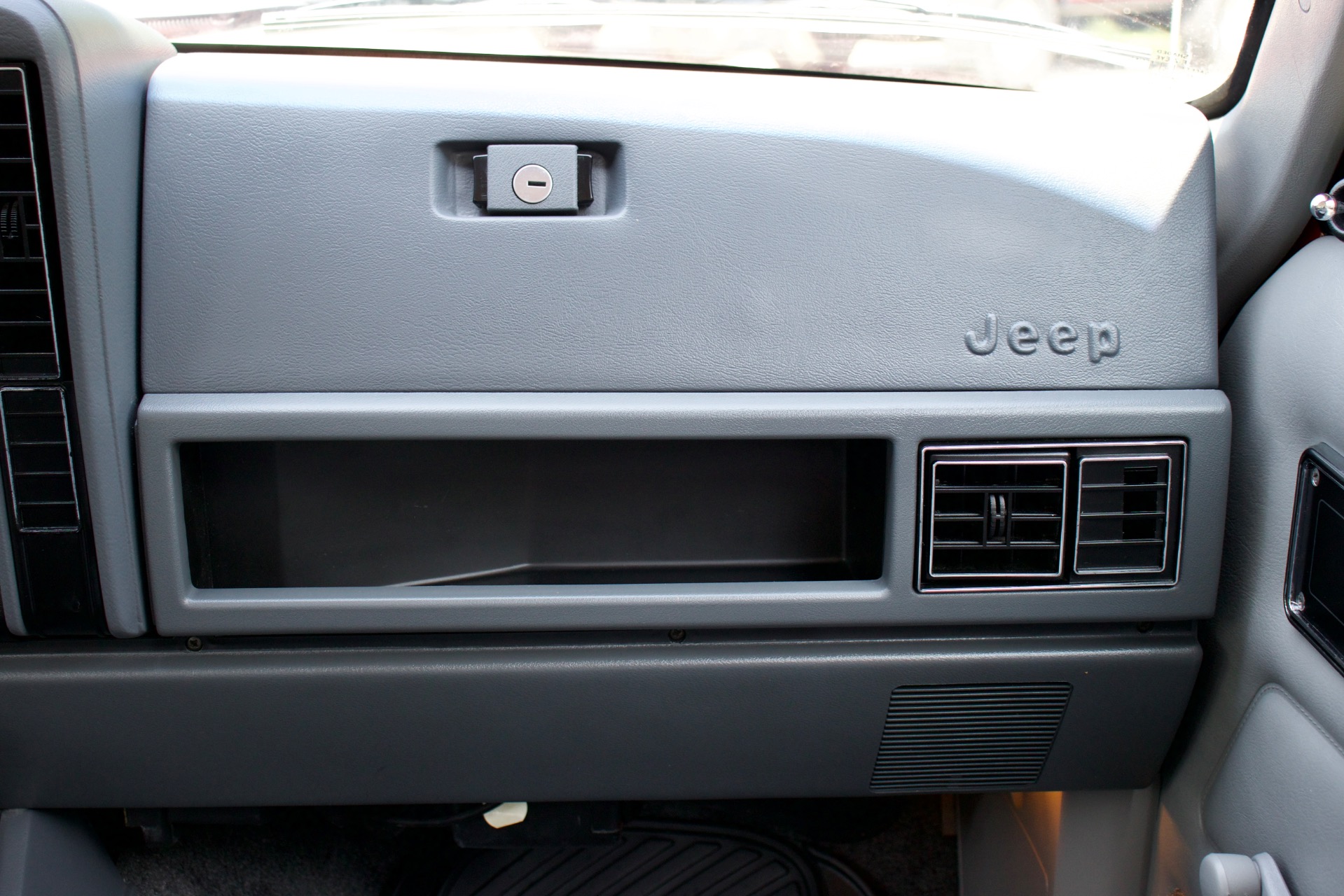 Used-1988-Jeep-Cherokee-Pioneer