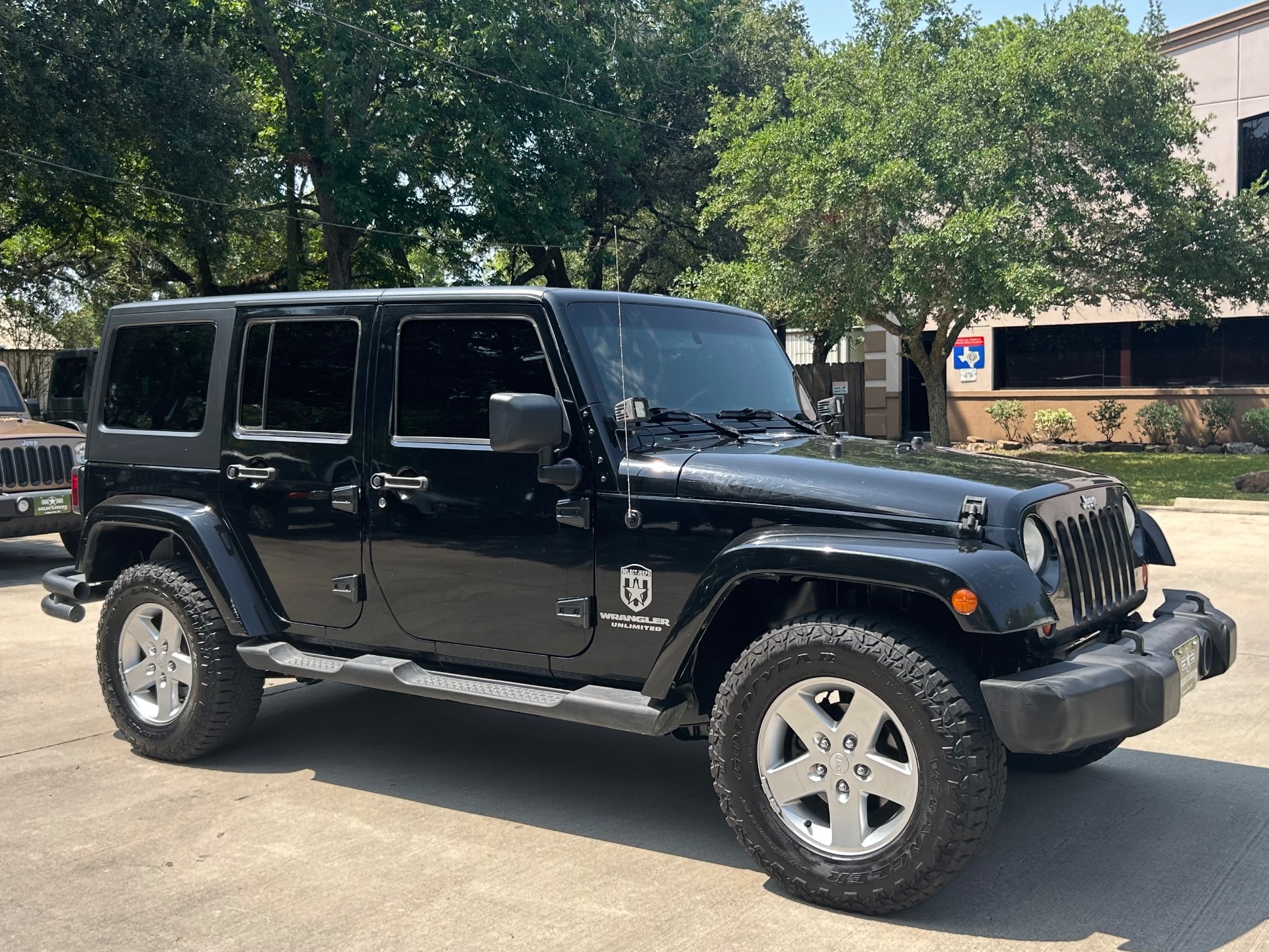 Used-2008-Jeep-Wrangler-Unlimited-Sahara