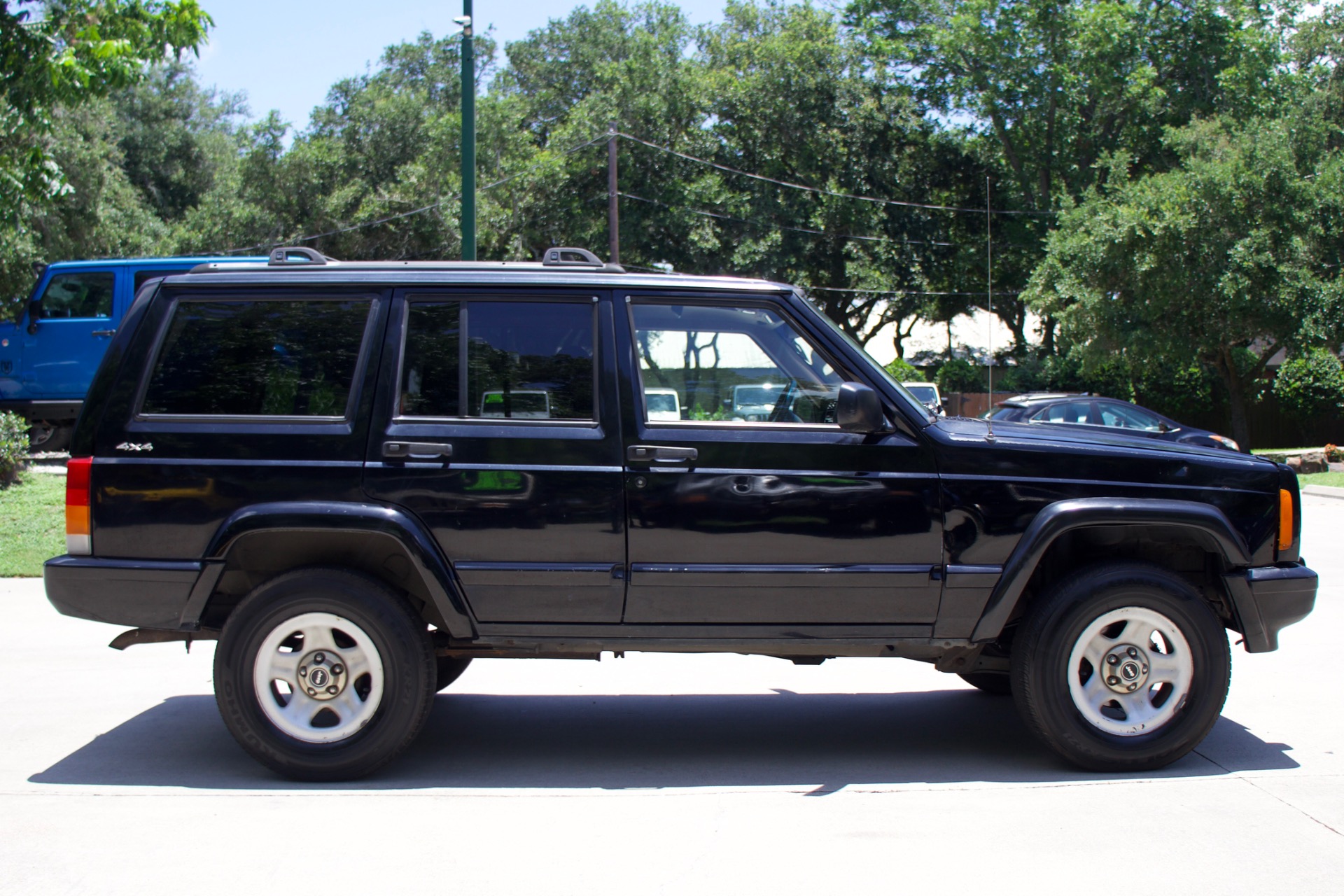 Used-2001-Jeep-Cherokee-Limited