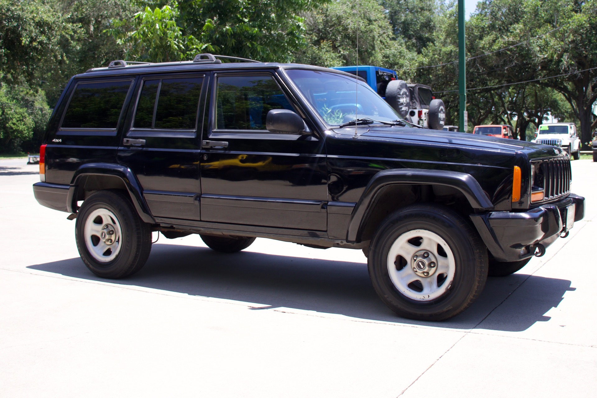 Used-2001-Jeep-Cherokee-Limited