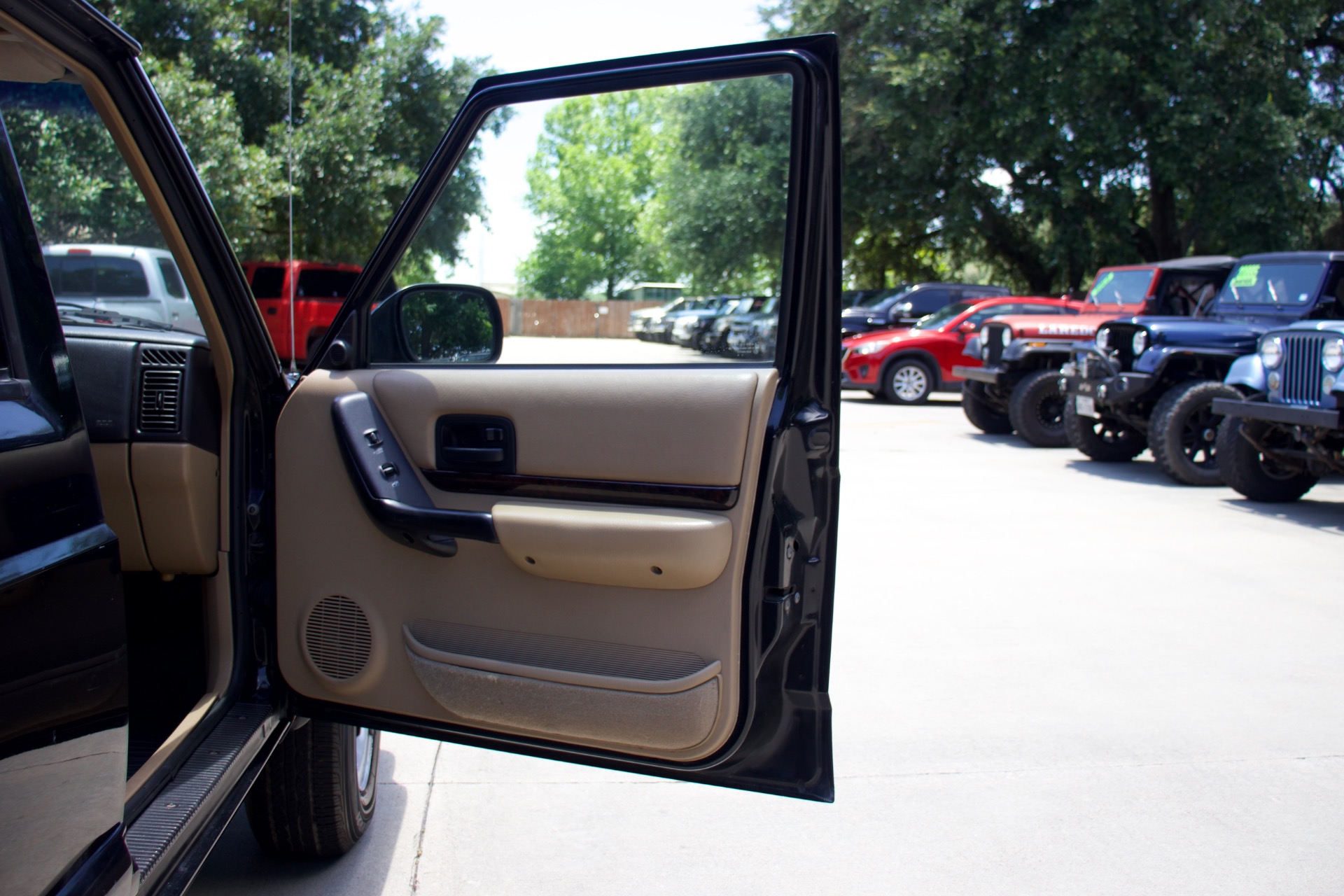 Used-2001-Jeep-Cherokee-Limited