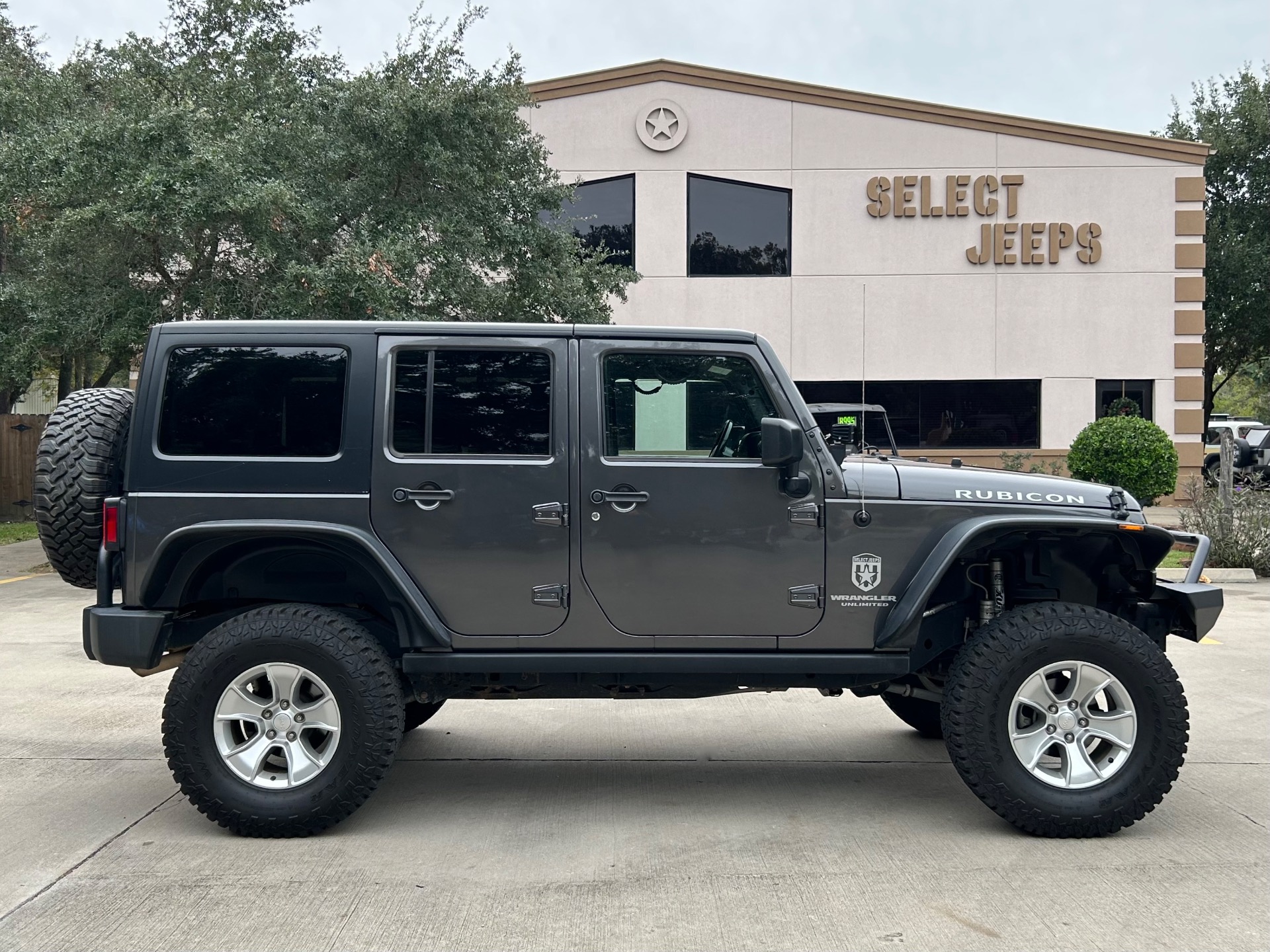 Used-2017-Jeep-Wrangler-Unlimited-Rubicon