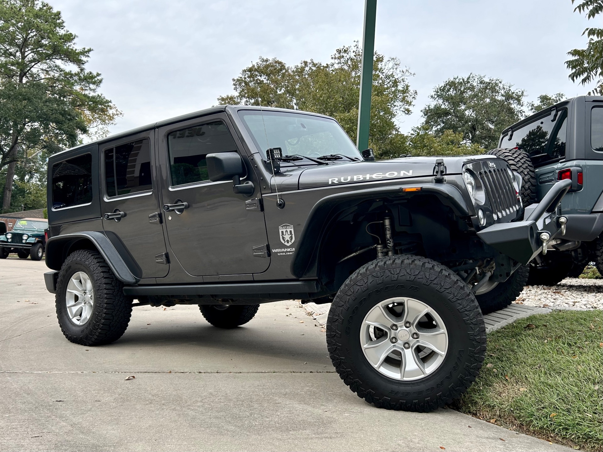 Used-2017-Jeep-Wrangler-Unlimited-Rubicon