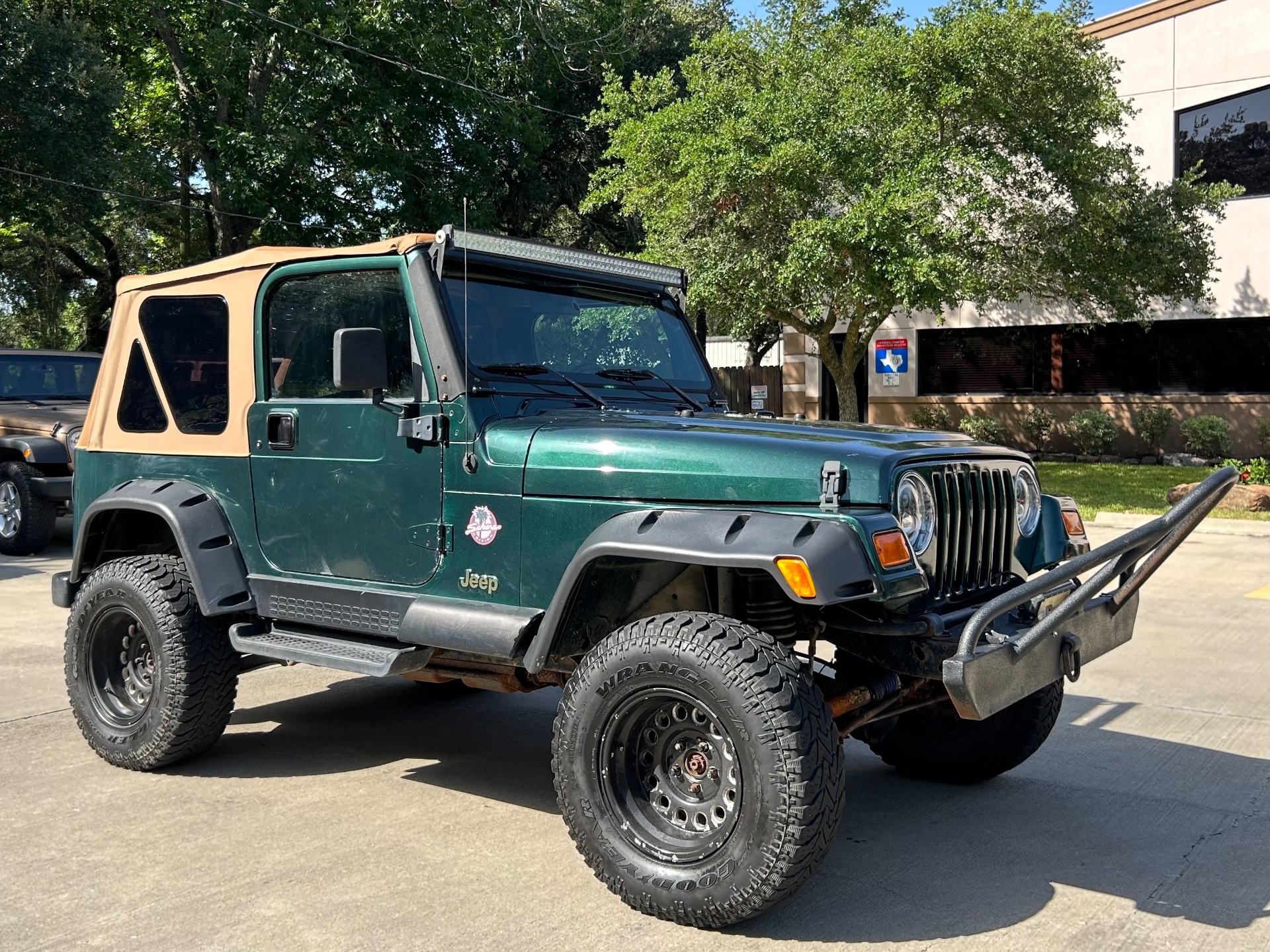 Used-2001-Jeep-Wrangler-Sahara