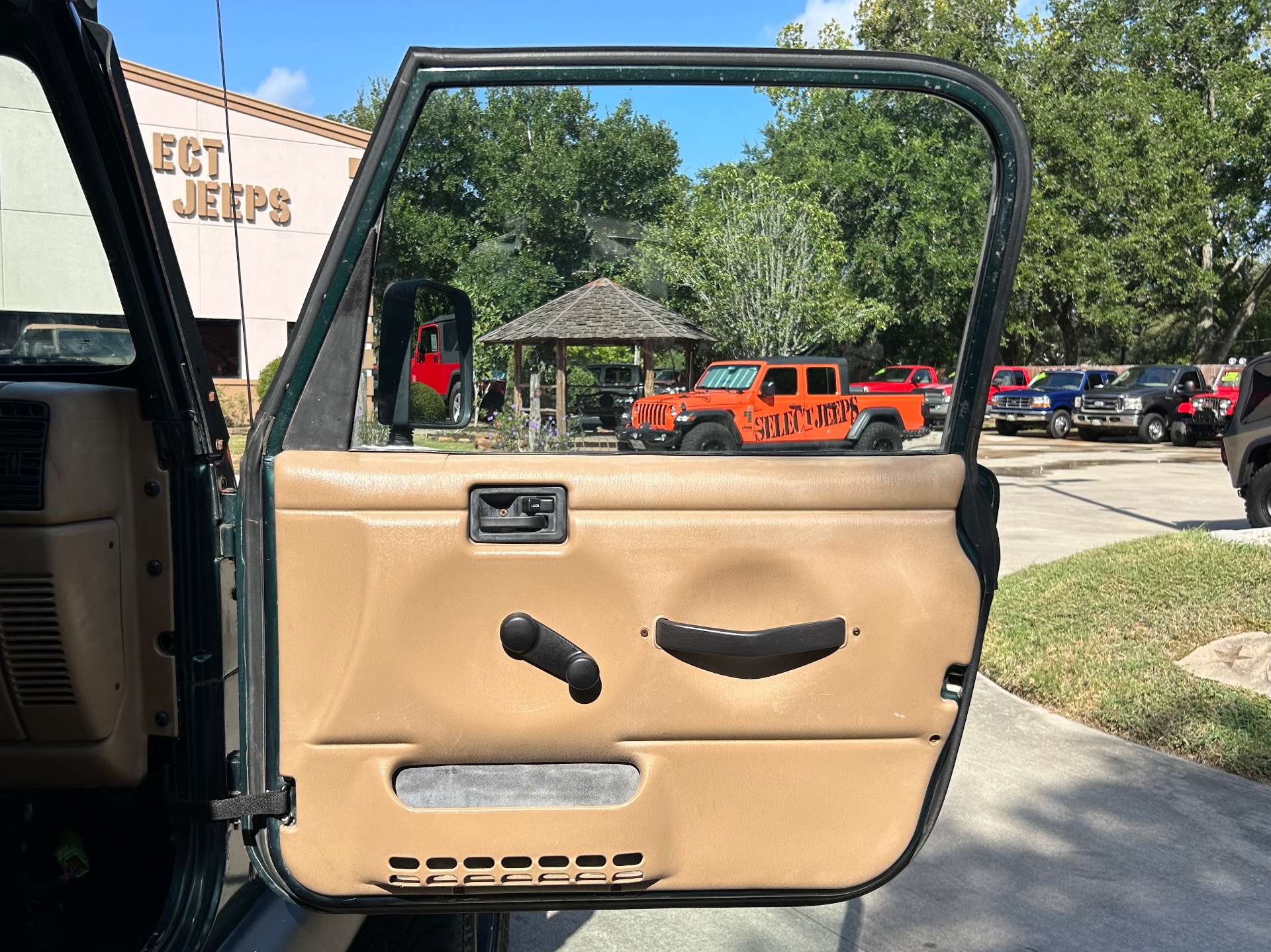Used-2001-Jeep-Wrangler-Sahara