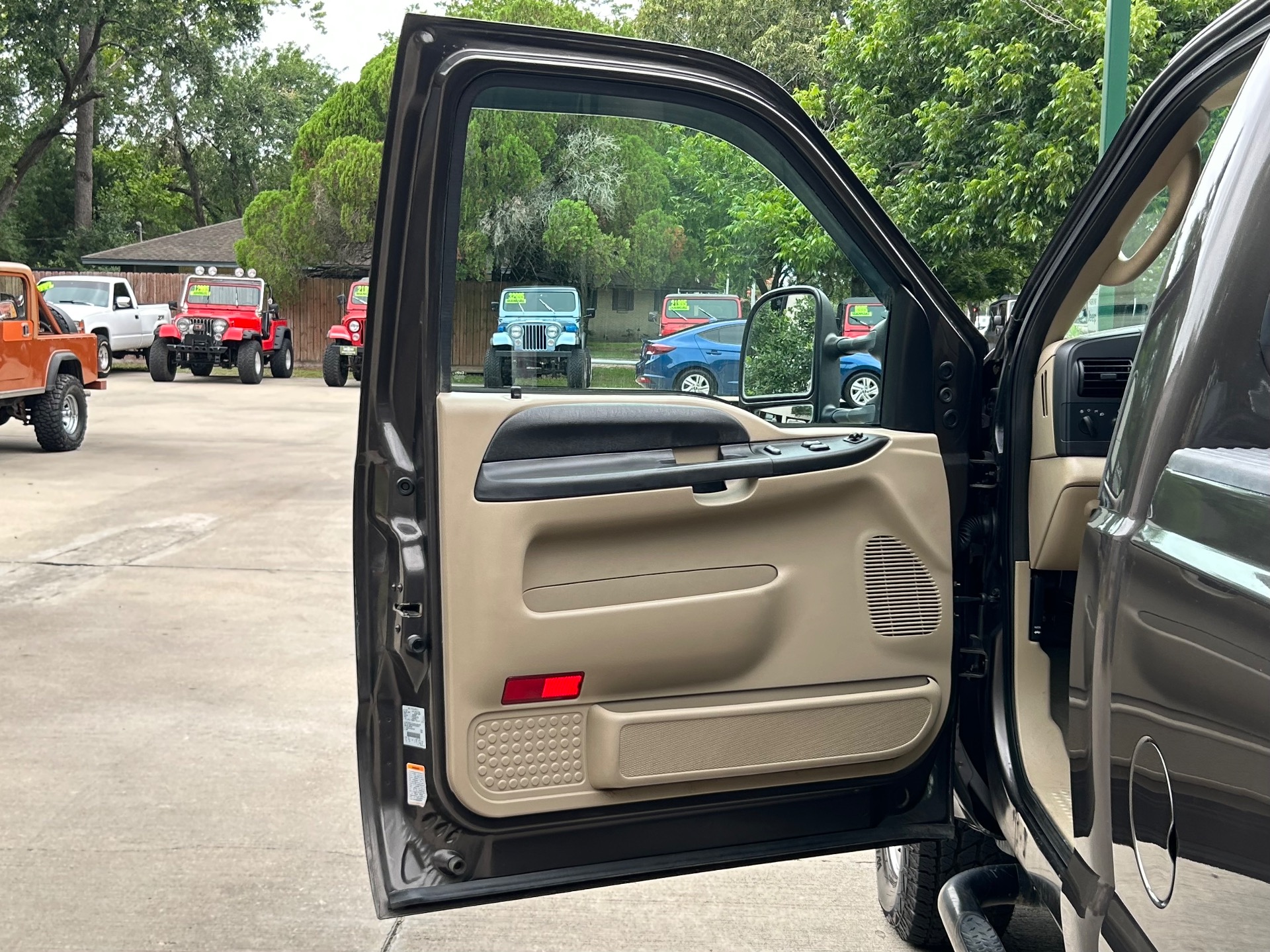 Used-2005-Ford-F-250-Super-Duty-XLT