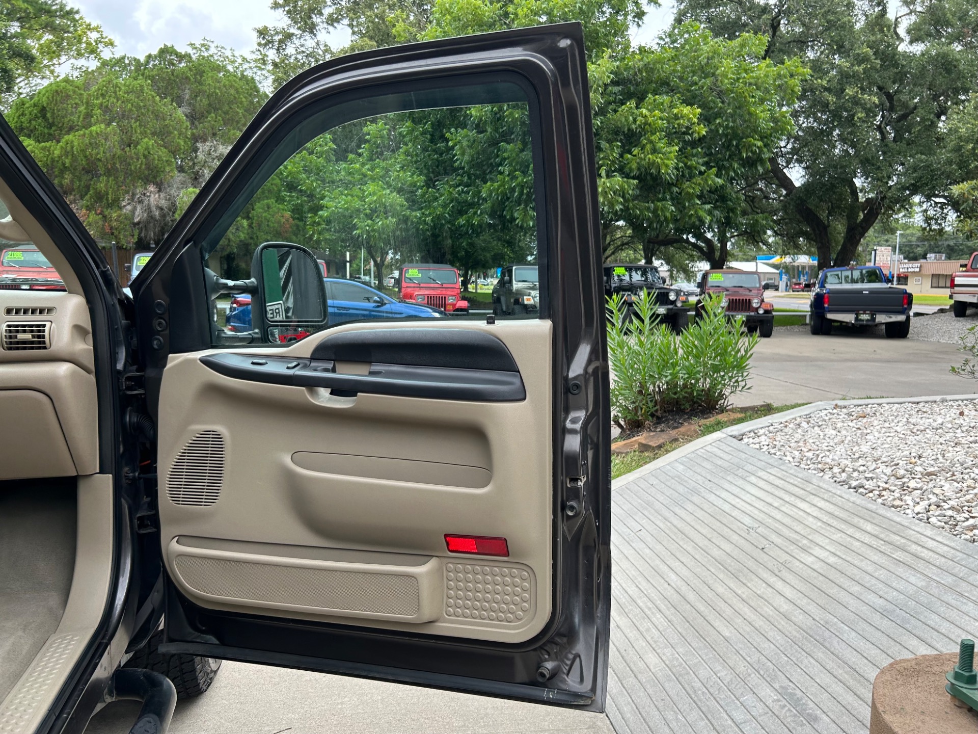 Used-2005-Ford-F-250-Super-Duty-XLT