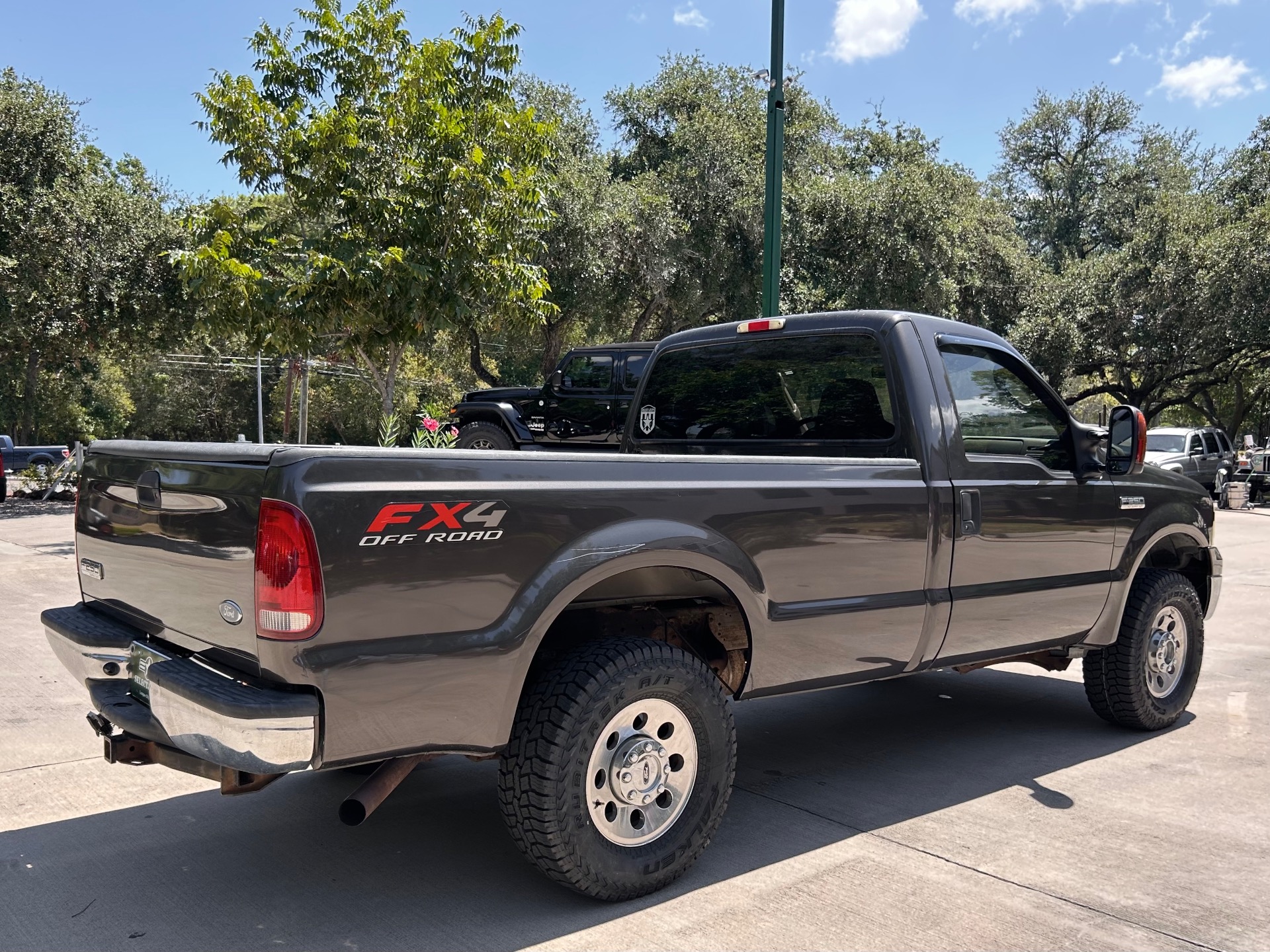 Used-2005-Ford-F-250-Super-Duty-XLT