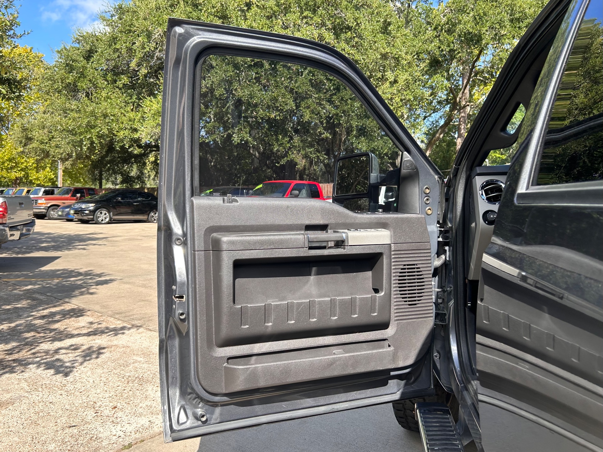 Used-2016-Ford-F-250-Super-Duty-Lariat