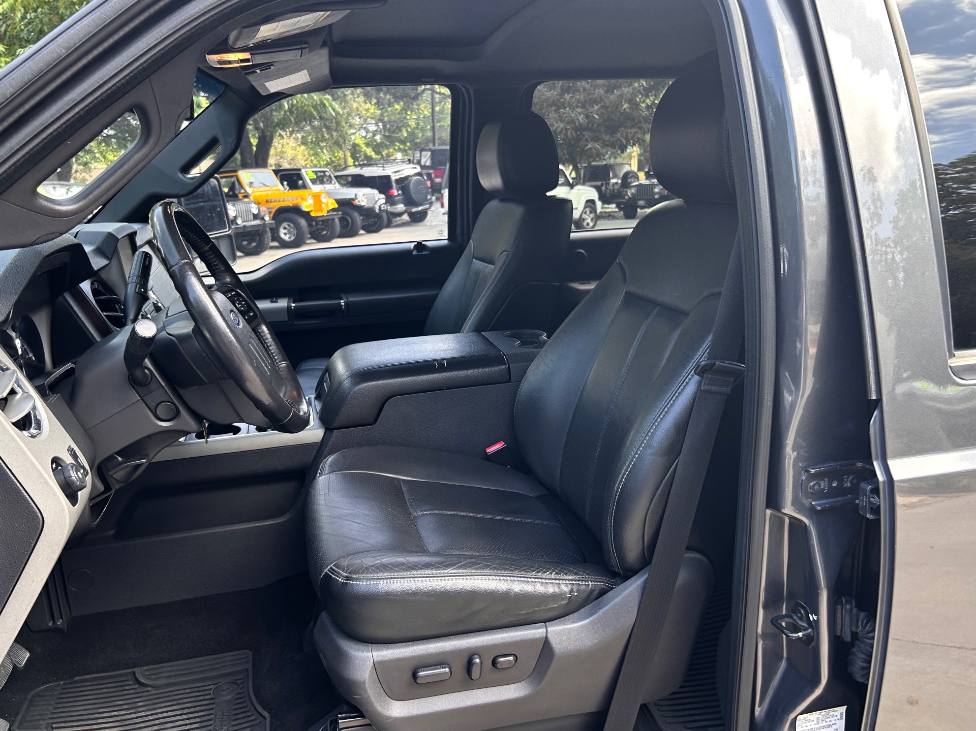 Used-2016-Ford-F-250-Super-Duty-Lariat