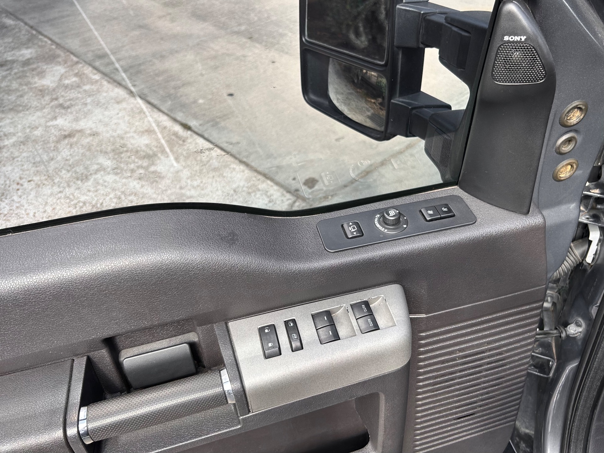 Used-2016-Ford-F-250-Super-Duty-Lariat