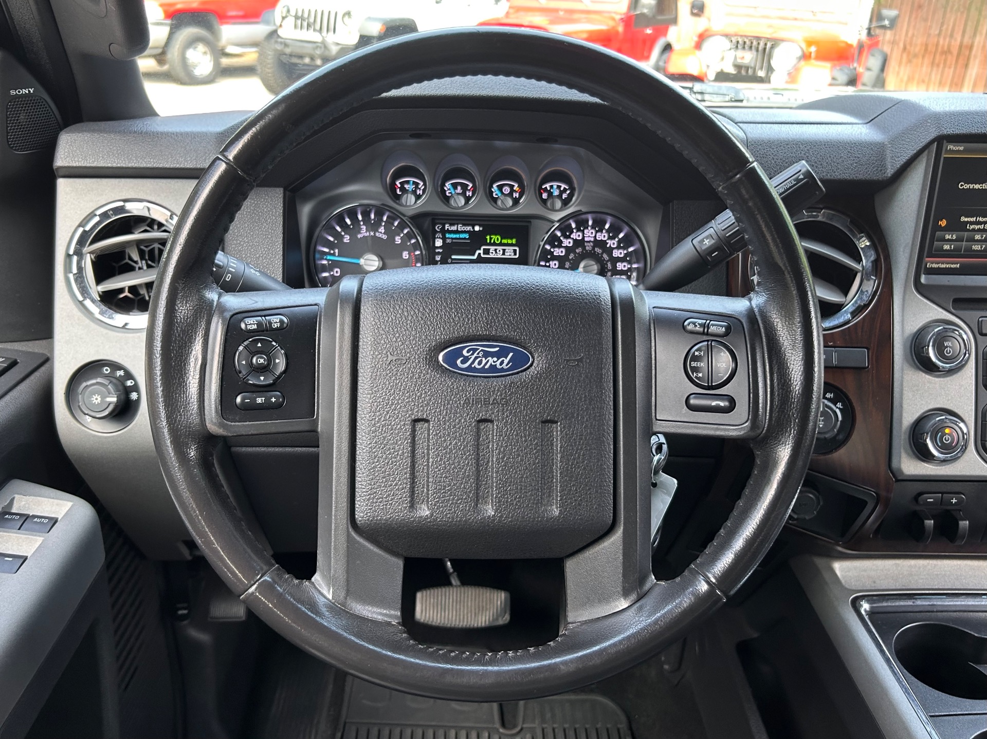 Used-2016-Ford-F-250-Super-Duty-Lariat