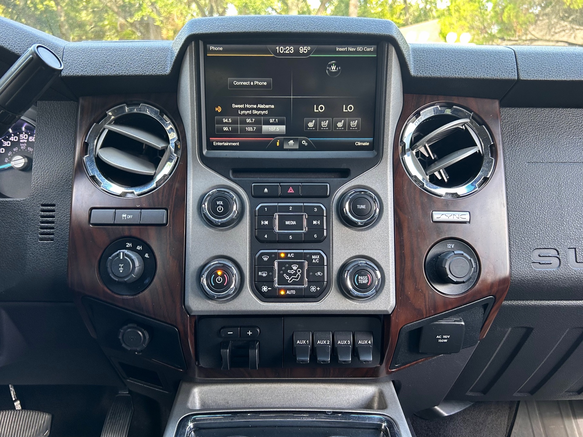 Used-2016-Ford-F-250-Super-Duty-Lariat