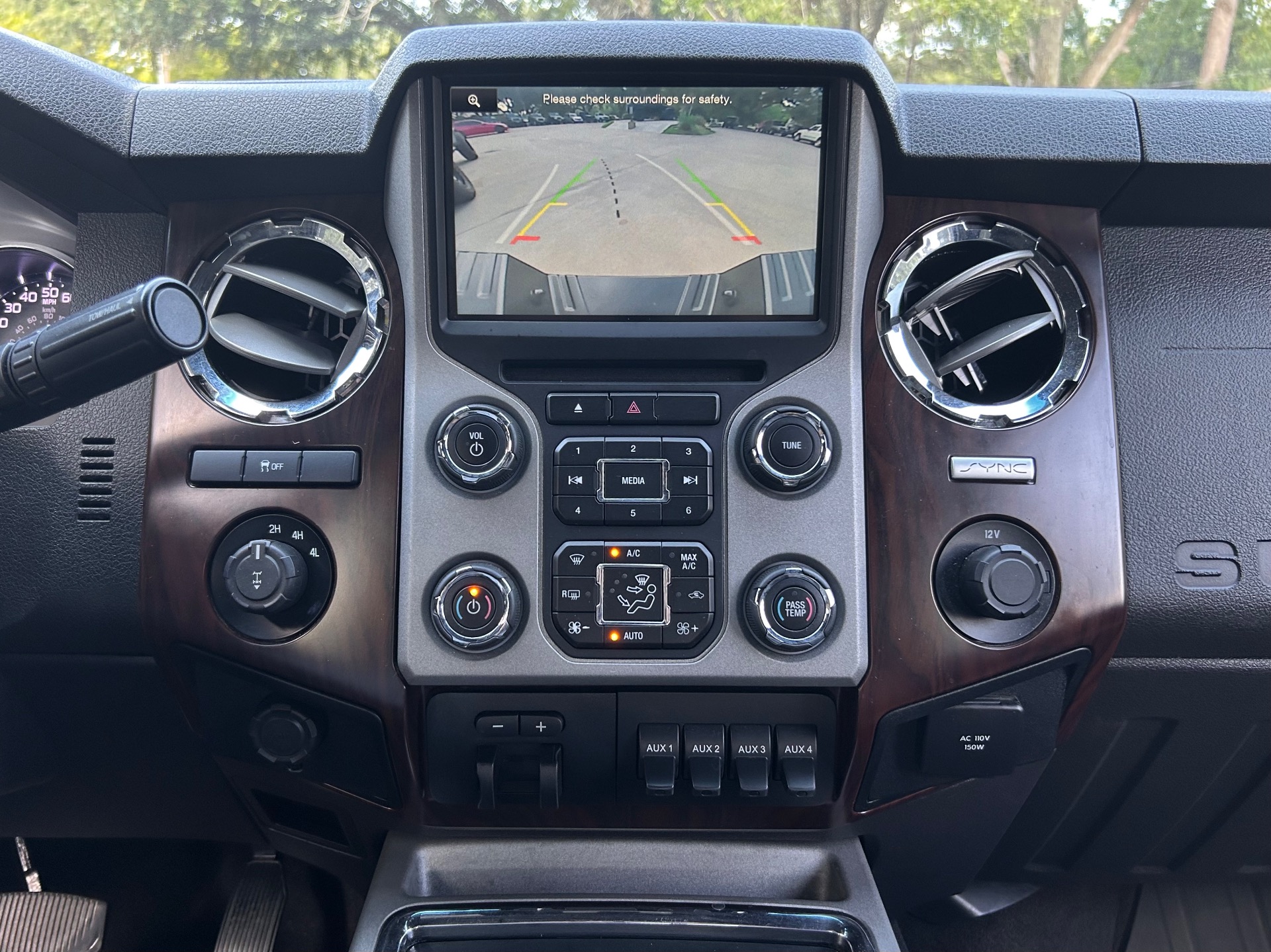 Used-2016-Ford-F-250-Super-Duty-Lariat
