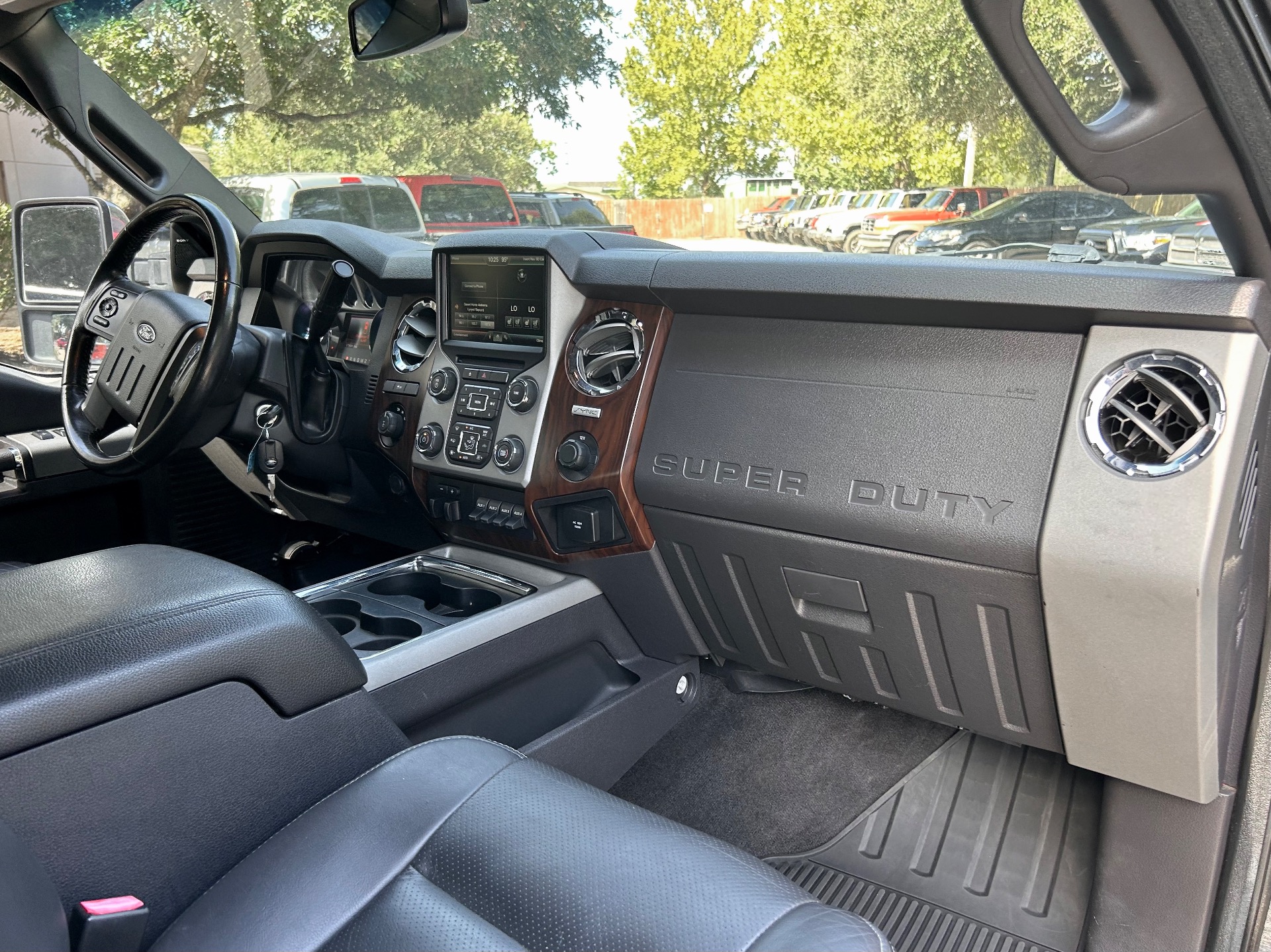 Used-2016-Ford-F-250-Super-Duty-Lariat