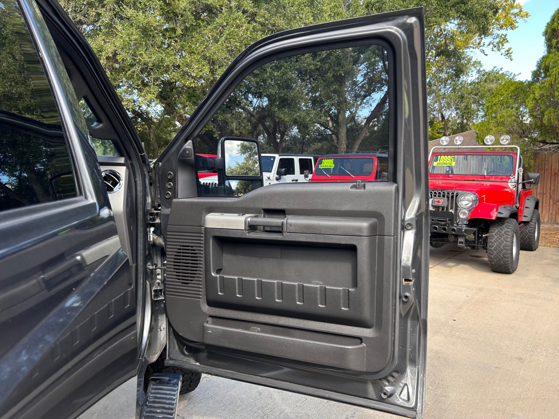 Used-2016-Ford-F-250-Super-Duty-Lariat