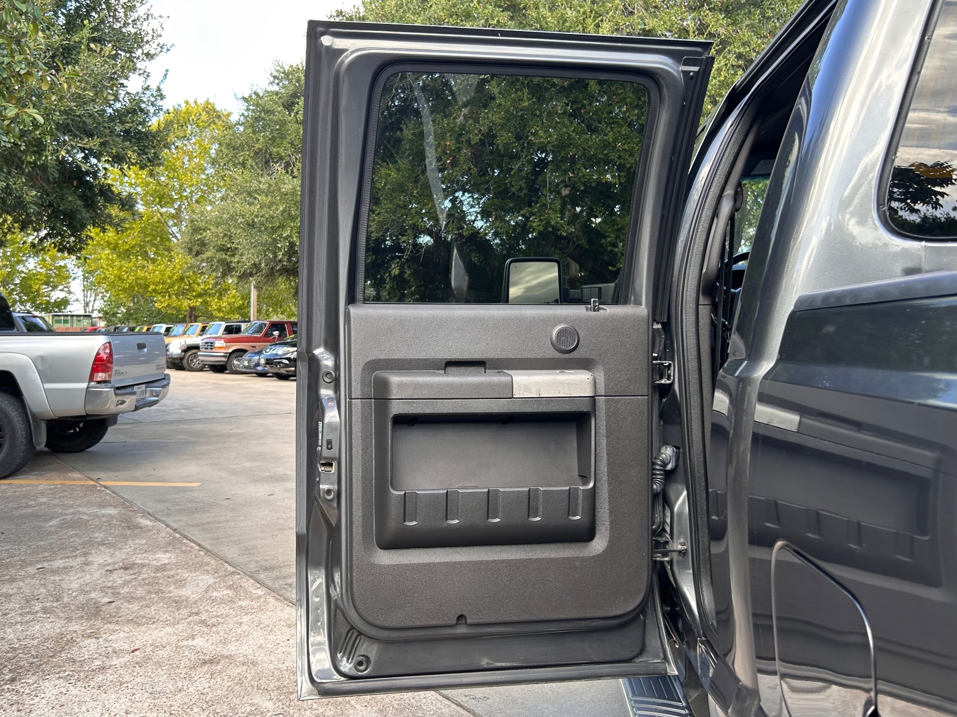 Used-2016-Ford-F-250-Super-Duty-Lariat