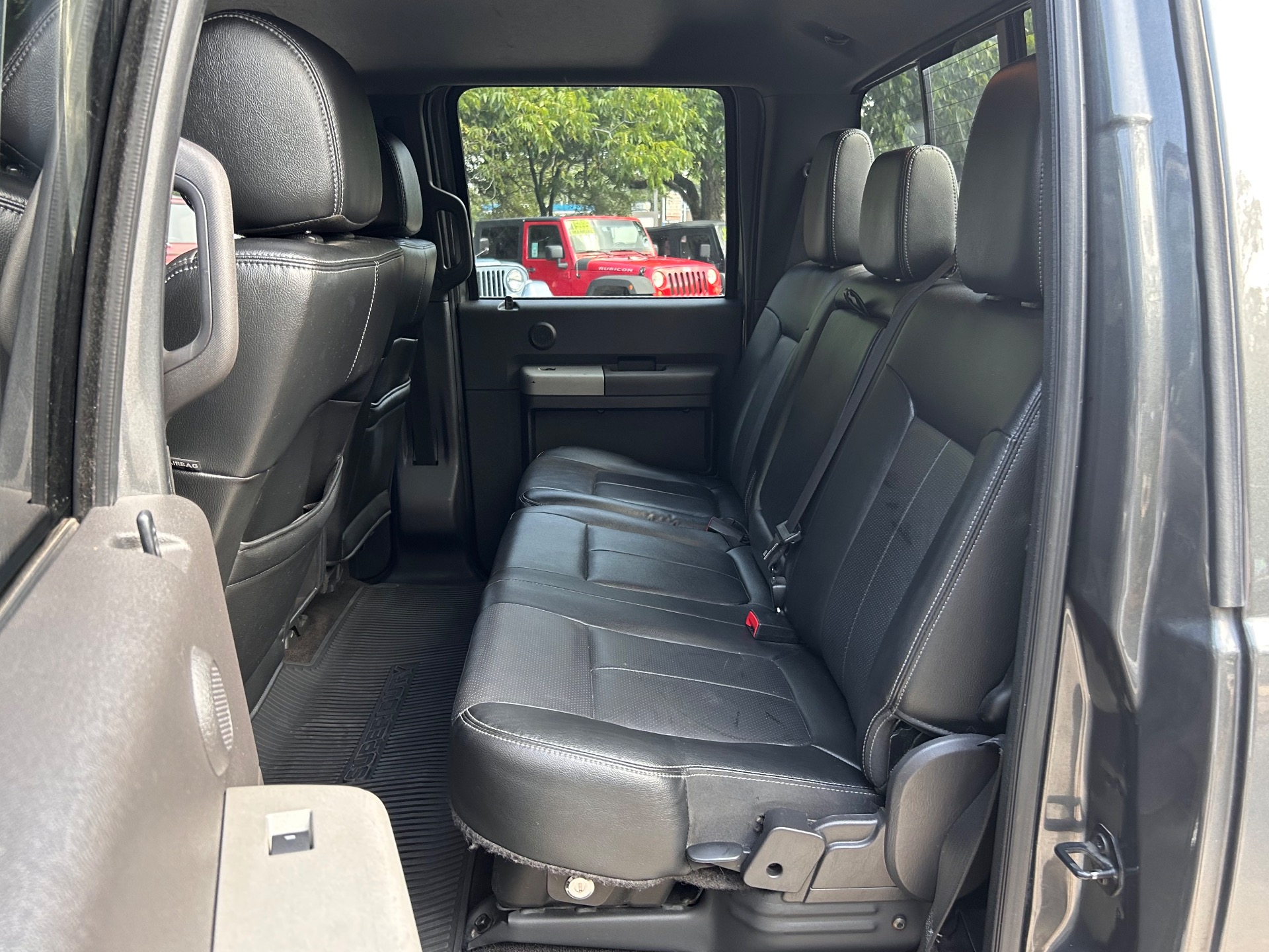 Used-2016-Ford-F-250-Super-Duty-Lariat
