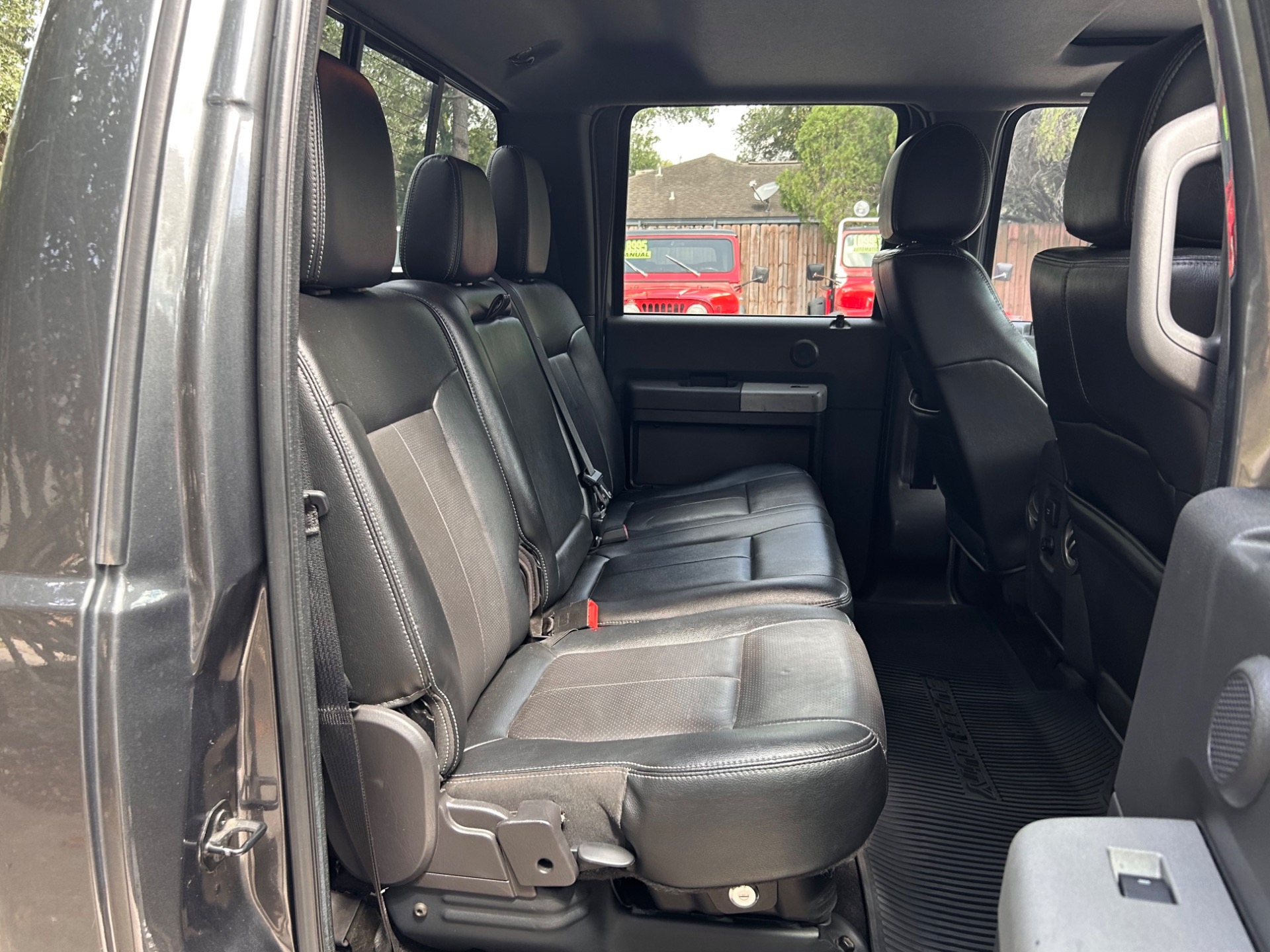Used-2016-Ford-F-250-Super-Duty-Lariat
