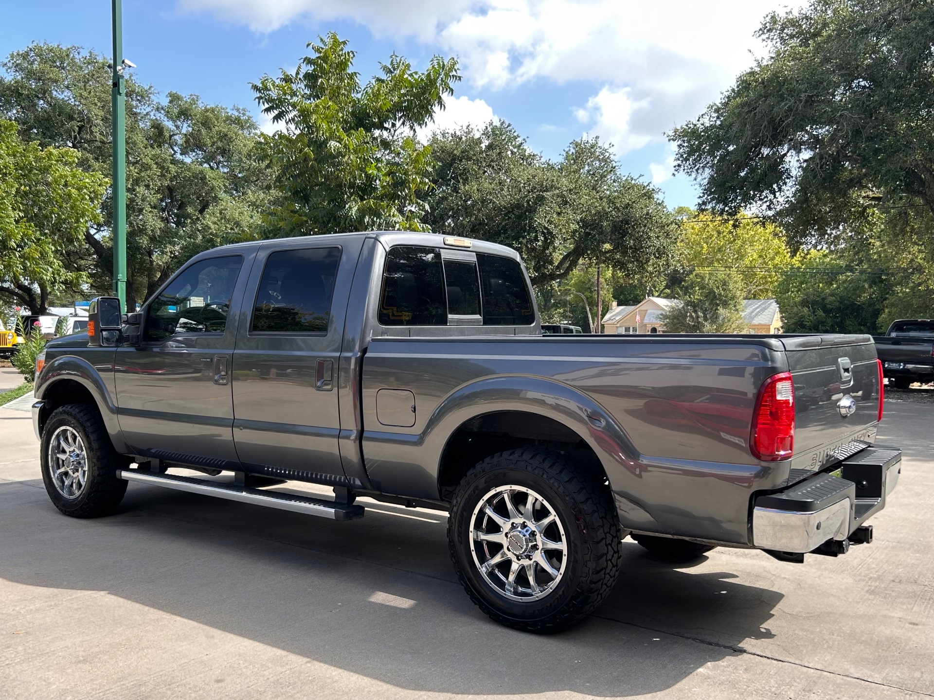 Used-2016-Ford-F-250-Super-Duty-Lariat