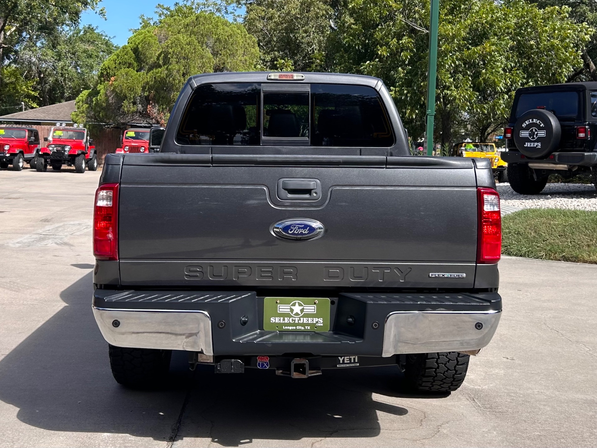 Used-2016-Ford-F-250-Super-Duty-Lariat