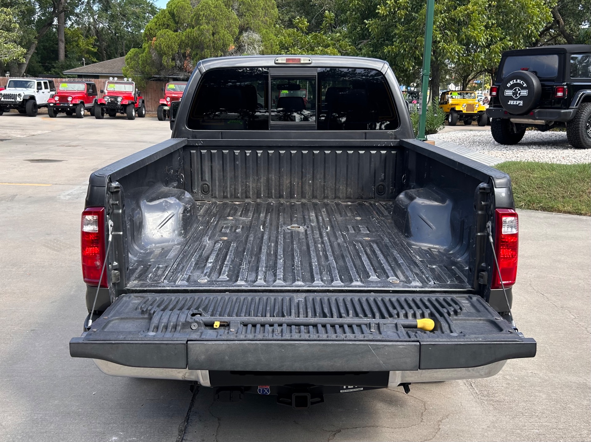 Used-2016-Ford-F-250-Super-Duty-Lariat
