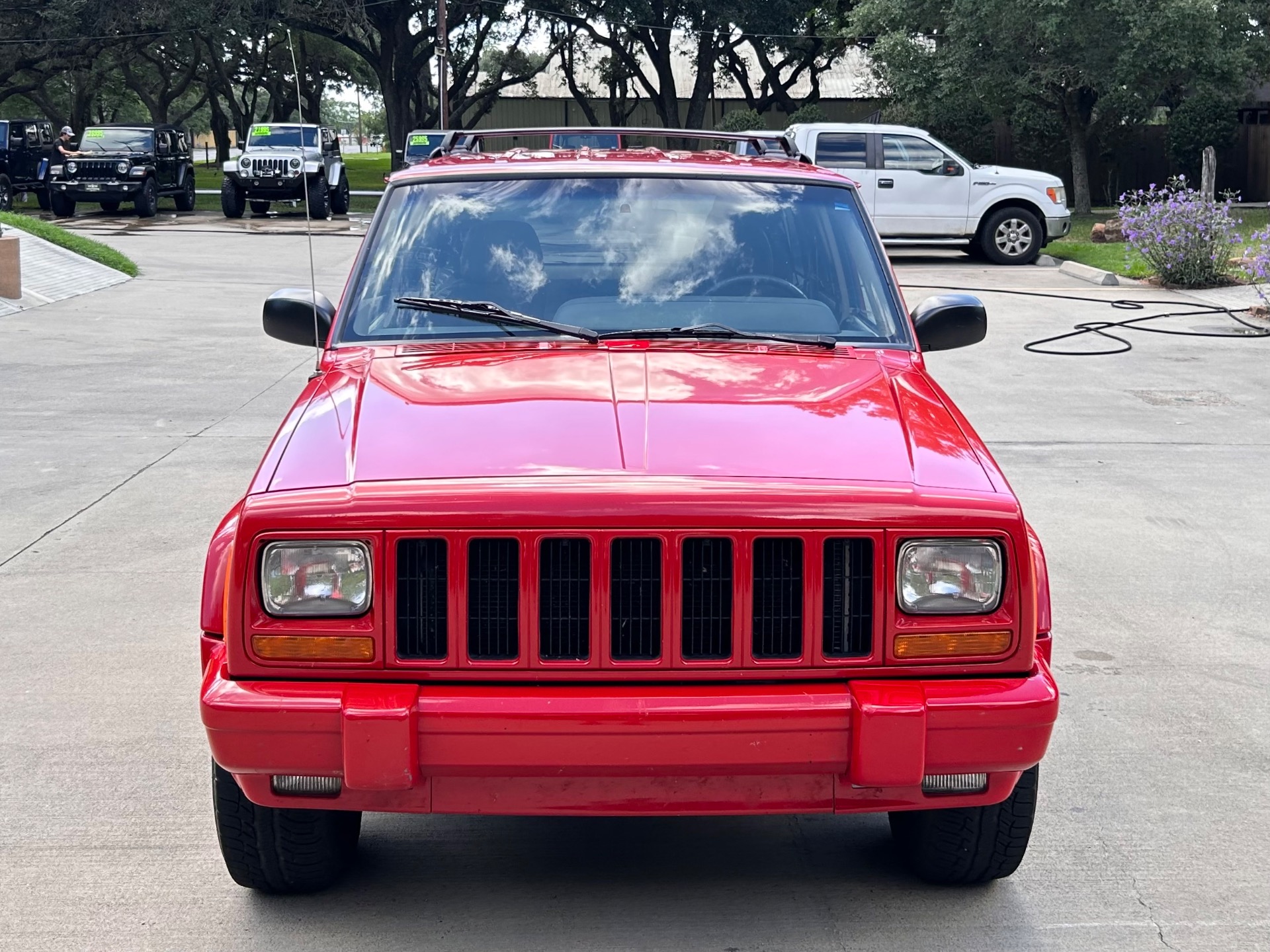 Used-2001-Jeep-Cherokee-Classic