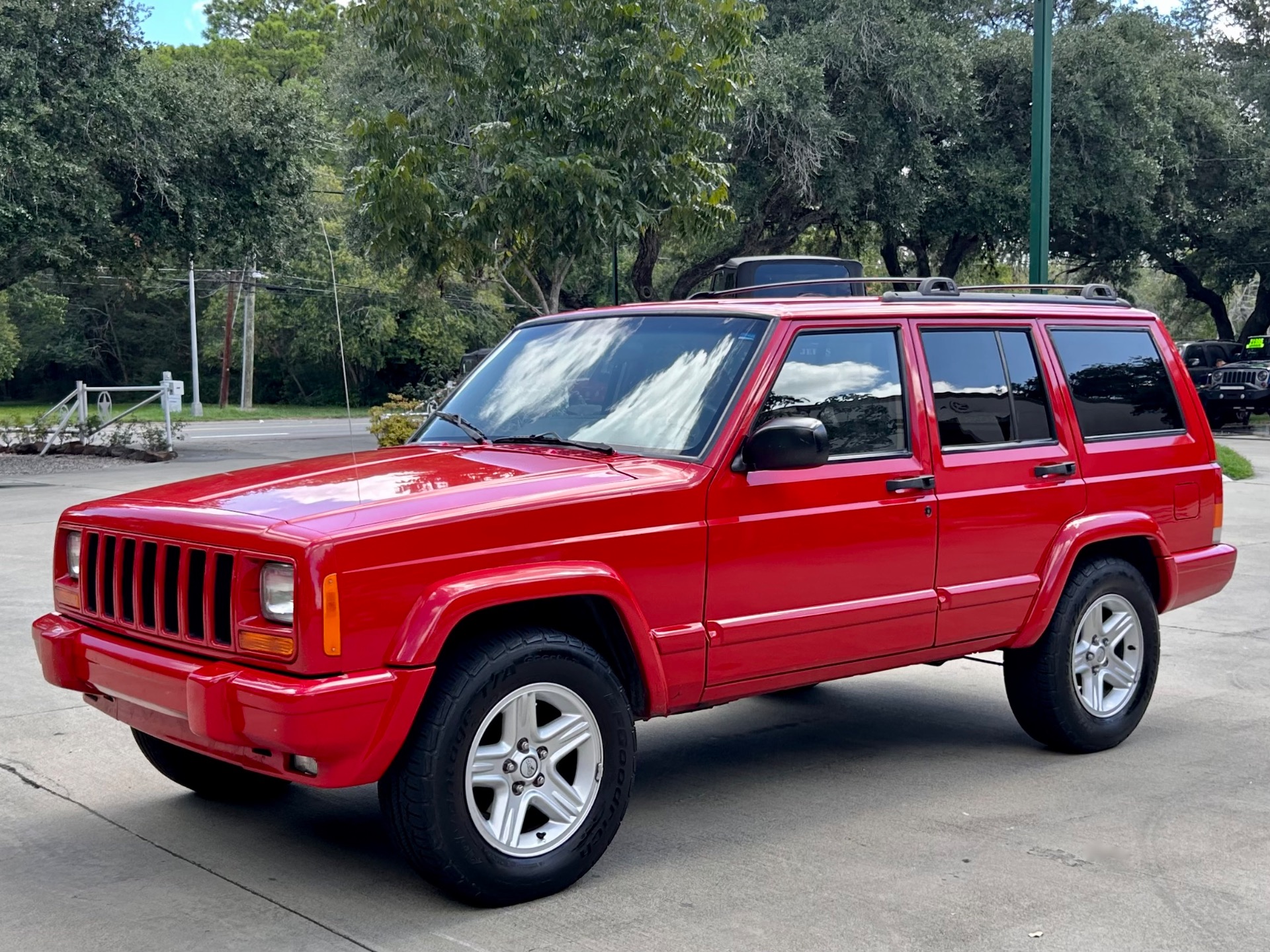 Used-2001-Jeep-Cherokee-Classic