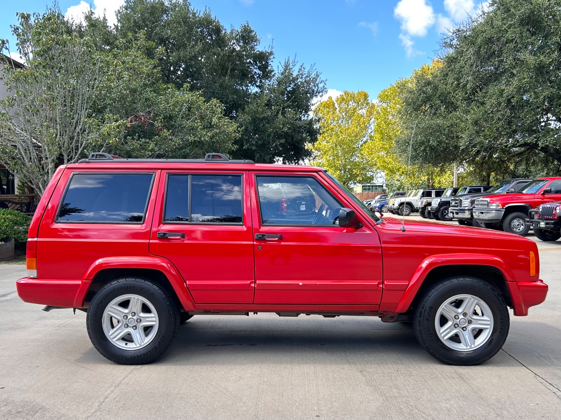 Used-2001-Jeep-Cherokee-Classic
