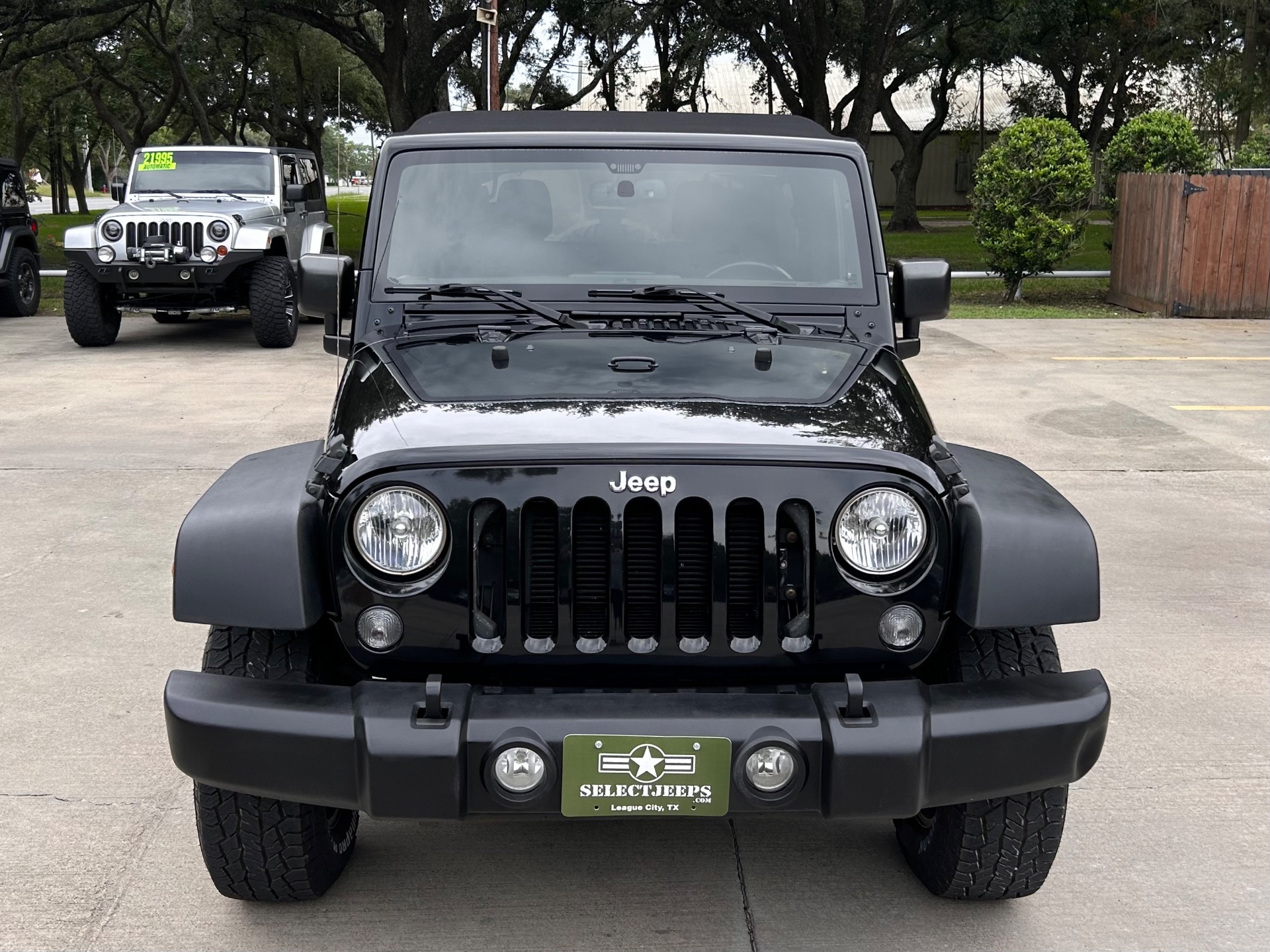 Used-2016-Jeep-Wrangler-Unlimited-Rubicon