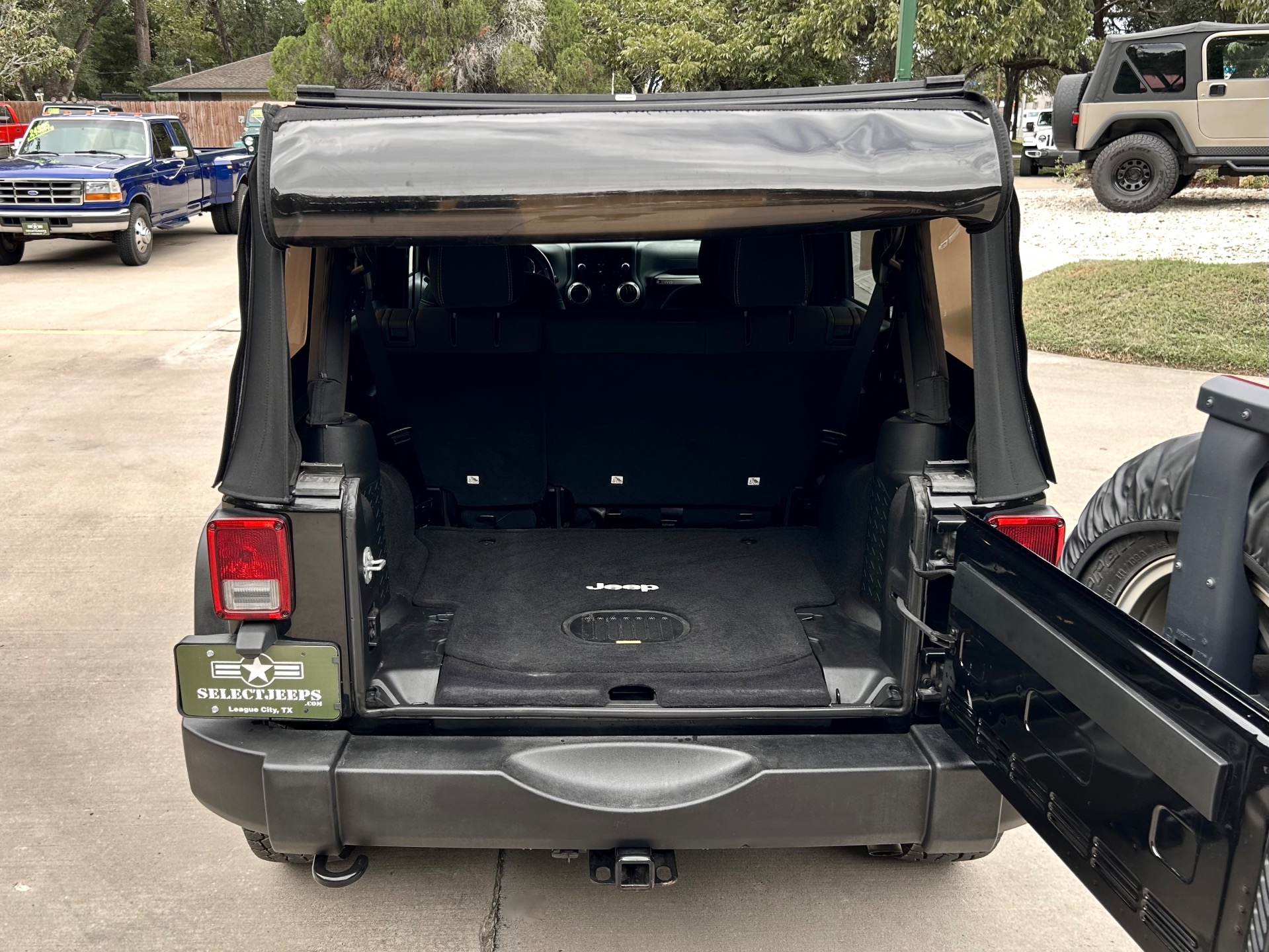 Used-2016-Jeep-Wrangler-Unlimited-Rubicon