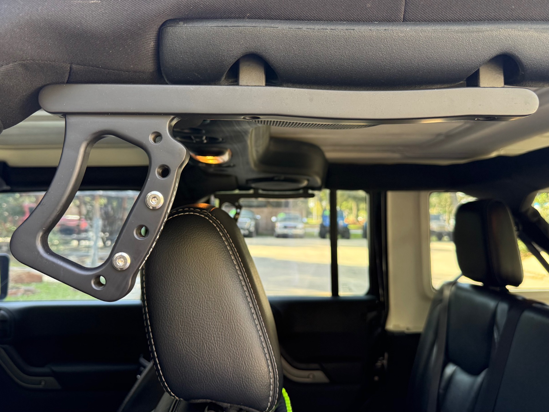 Used-2013-Jeep-Wrangler-Unlimited-Sahara
