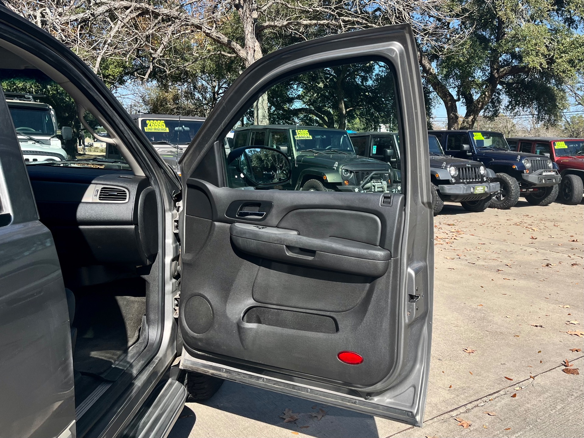 Used-2008-Chevrolet-Avalanche-LS