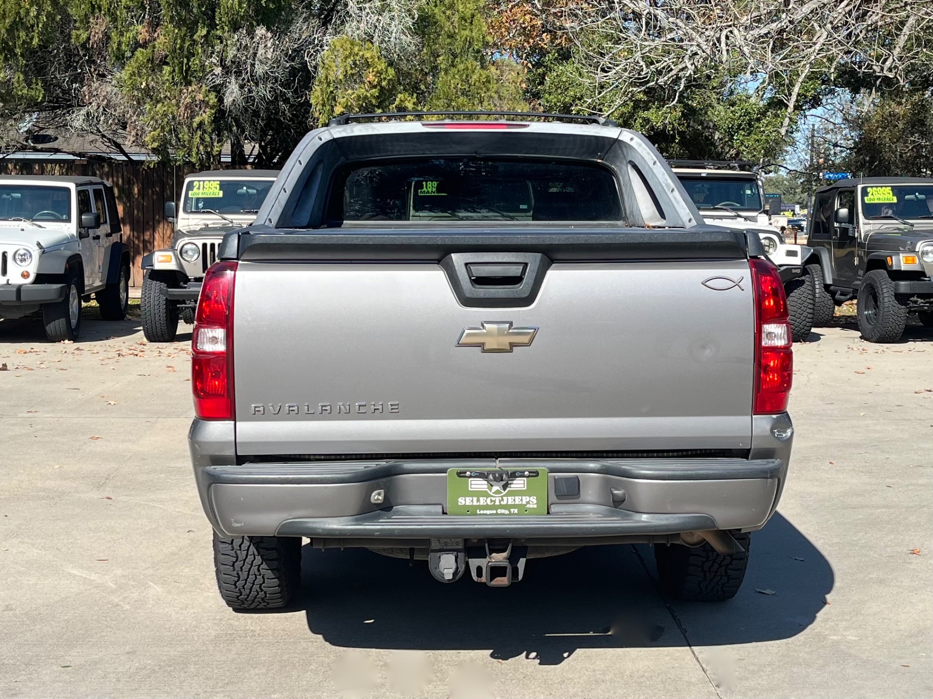 Used-2008-Chevrolet-Avalanche-LS