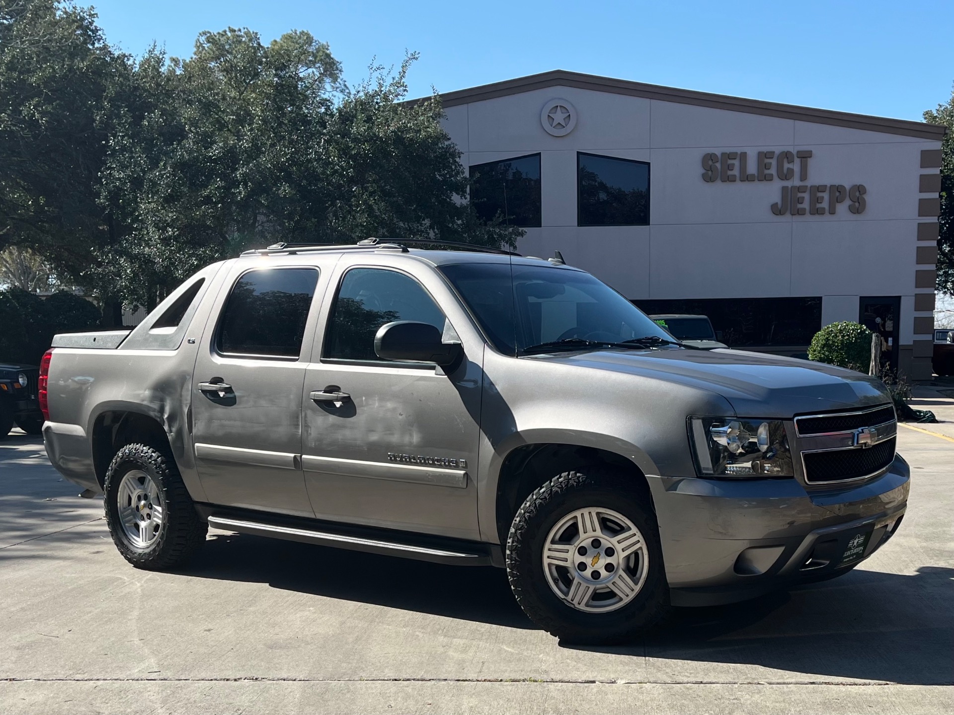 Used-2008-Chevrolet-Avalanche-LS
