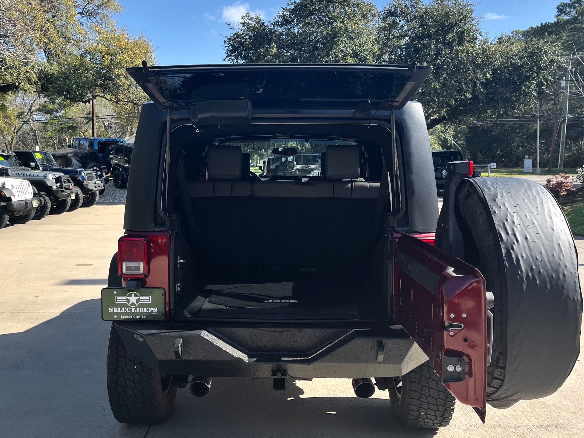 Used-2010-Jeep-Wrangler-Unlimited-Sahara