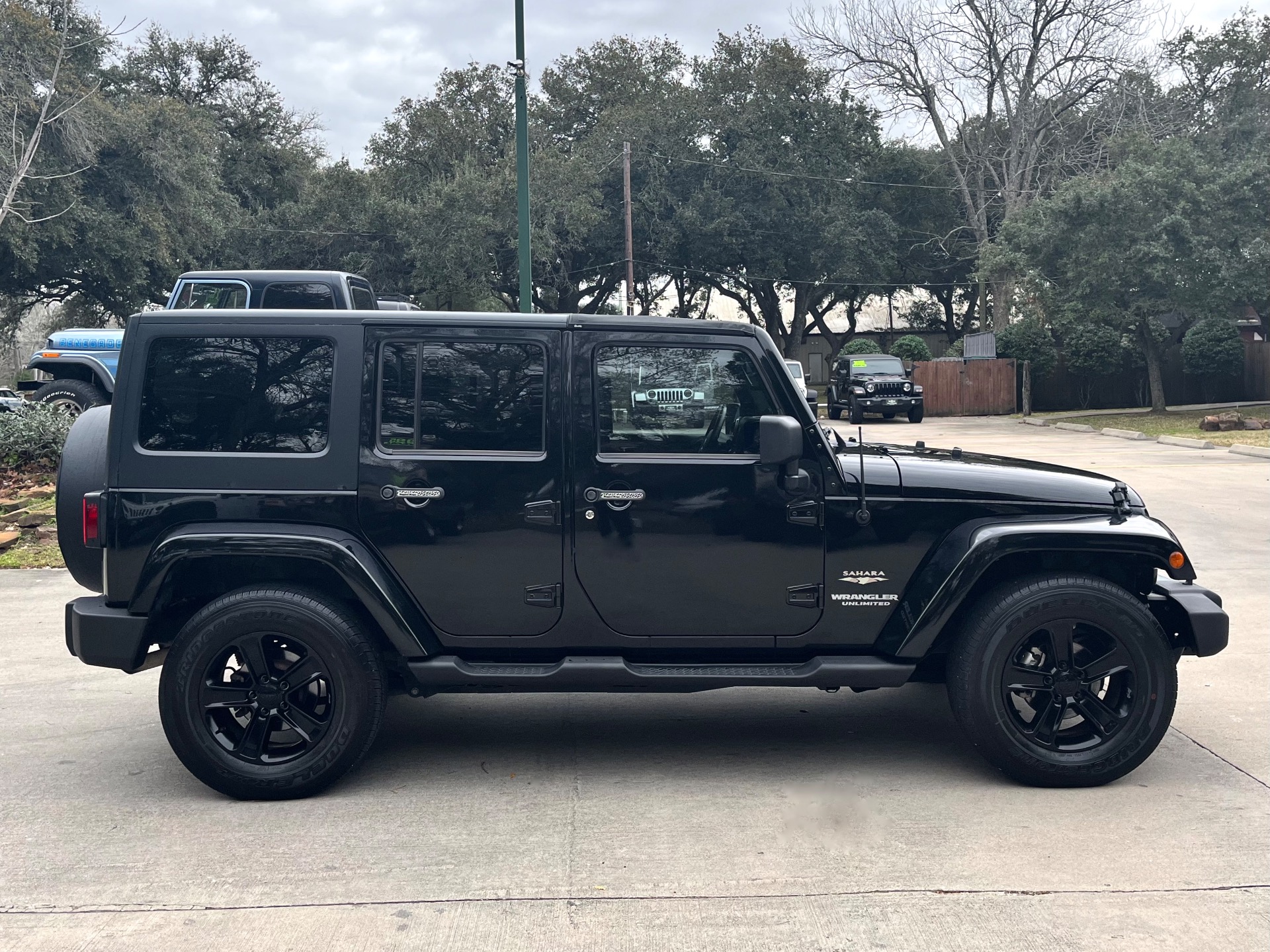 Used-2011-Jeep-Wrangler-Unlimited-Sahara