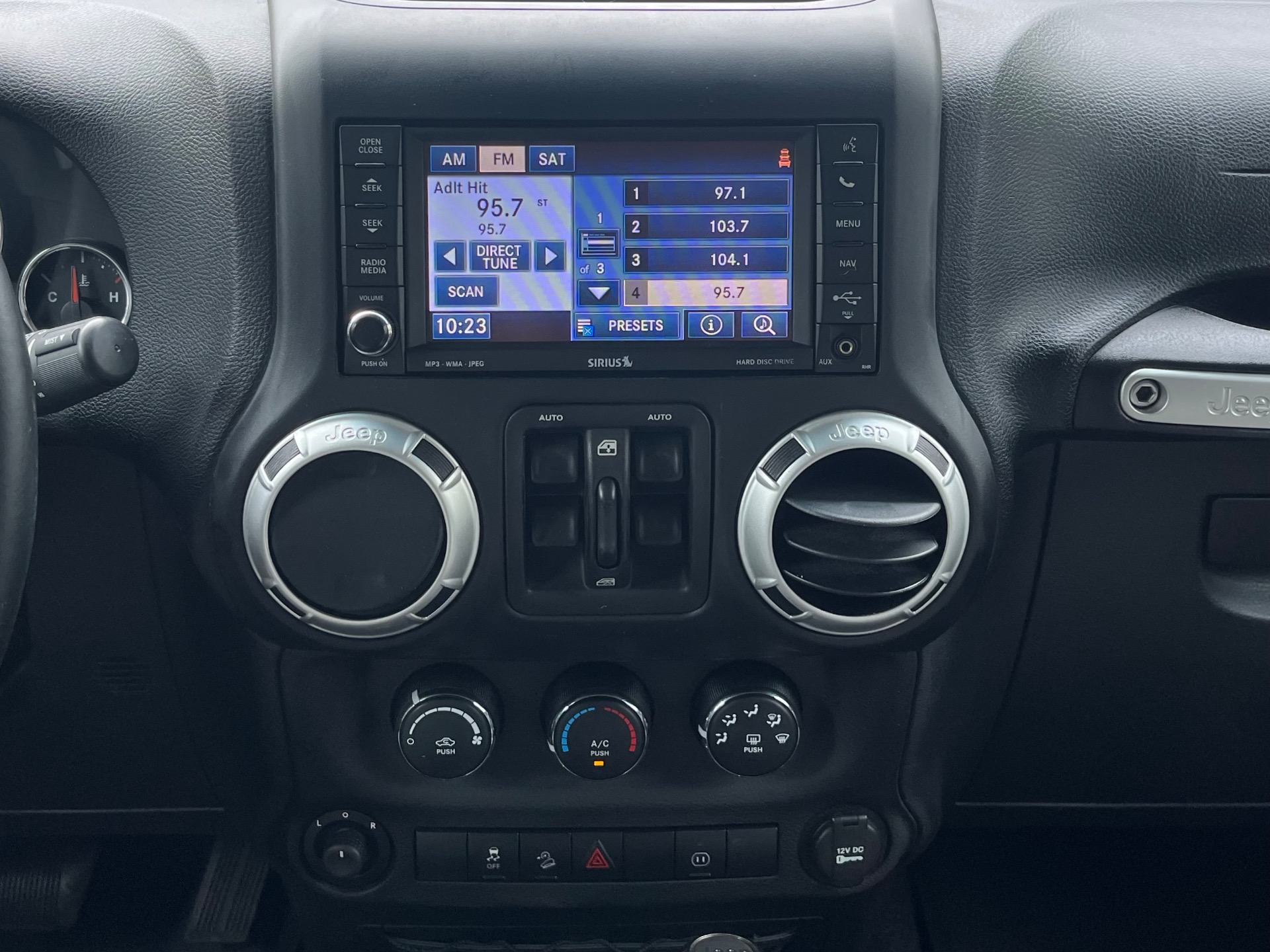 Used-2011-Jeep-Wrangler-Unlimited-Sahara