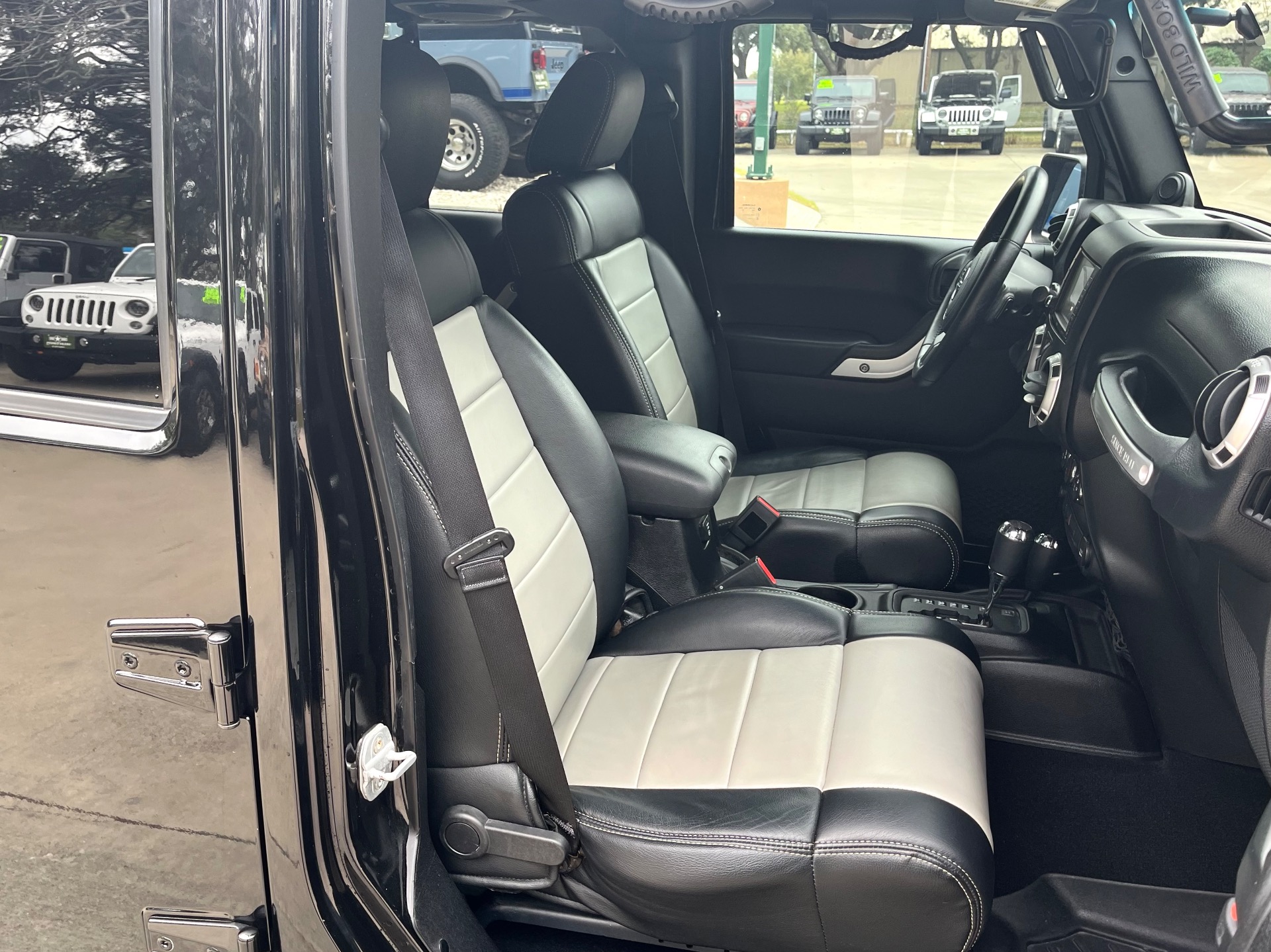 Used-2011-Jeep-Wrangler-Unlimited-Sahara