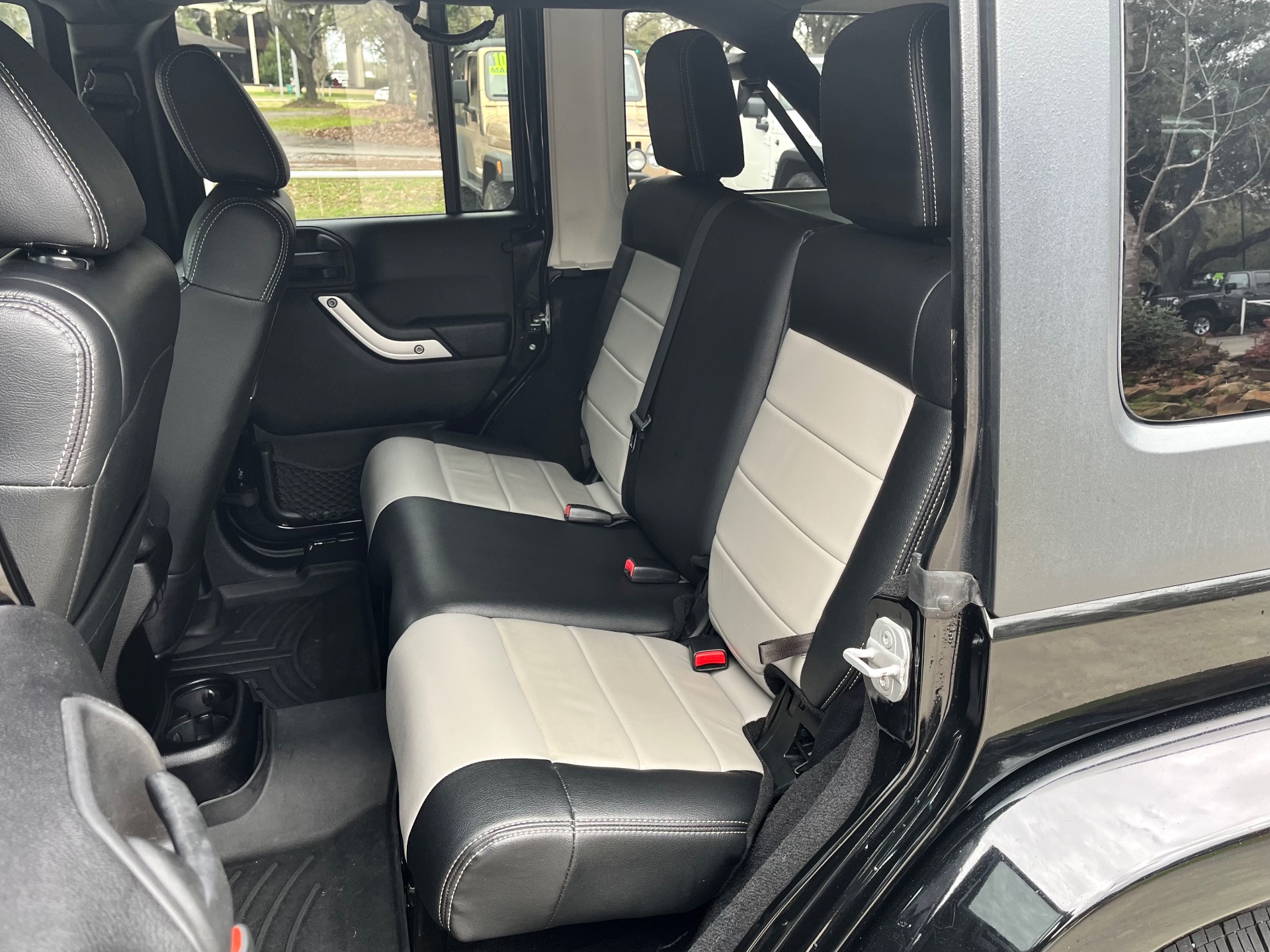 Used-2011-Jeep-Wrangler-Unlimited-Sahara