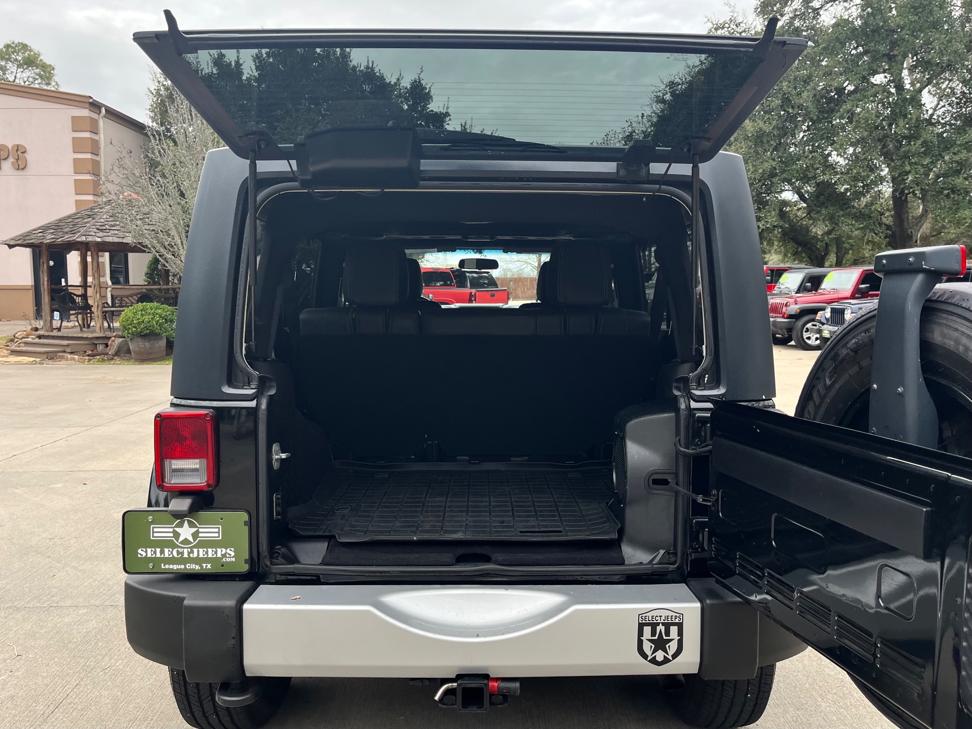 Used-2011-Jeep-Wrangler-Unlimited-Sahara