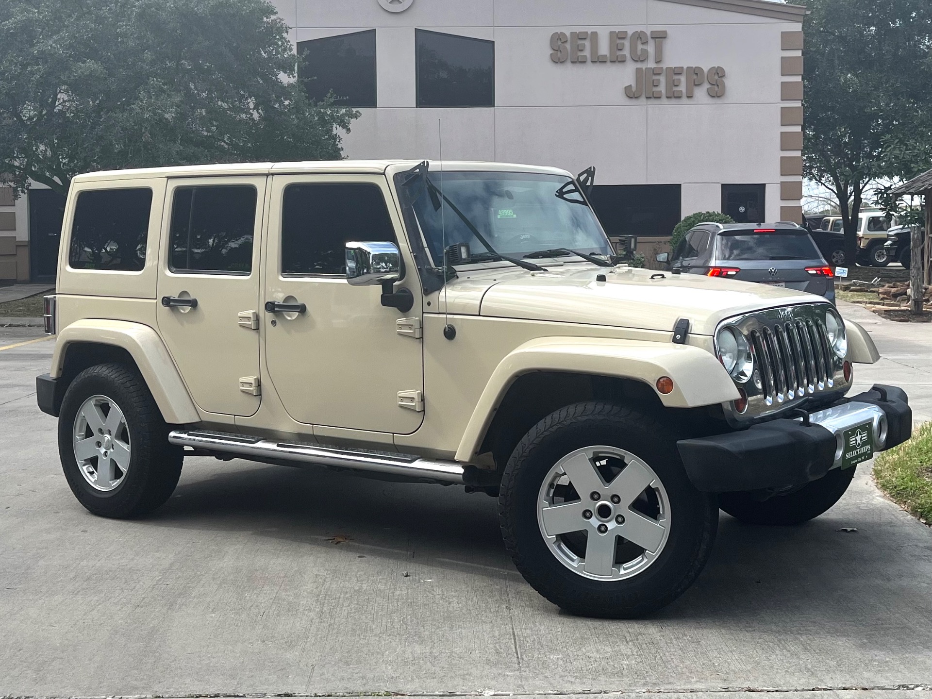 Used-2011-Jeep-Wrangler-Unlimited-Sahara