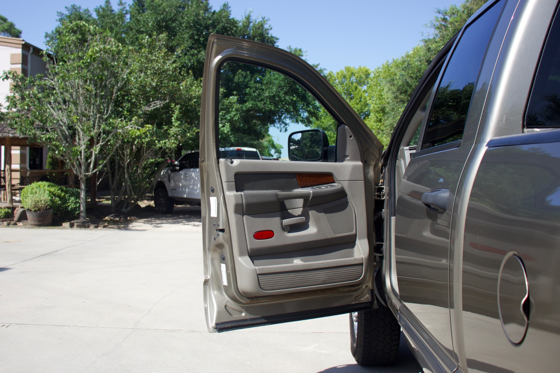 Used-2006-Dodge-Ram-2500-SLT