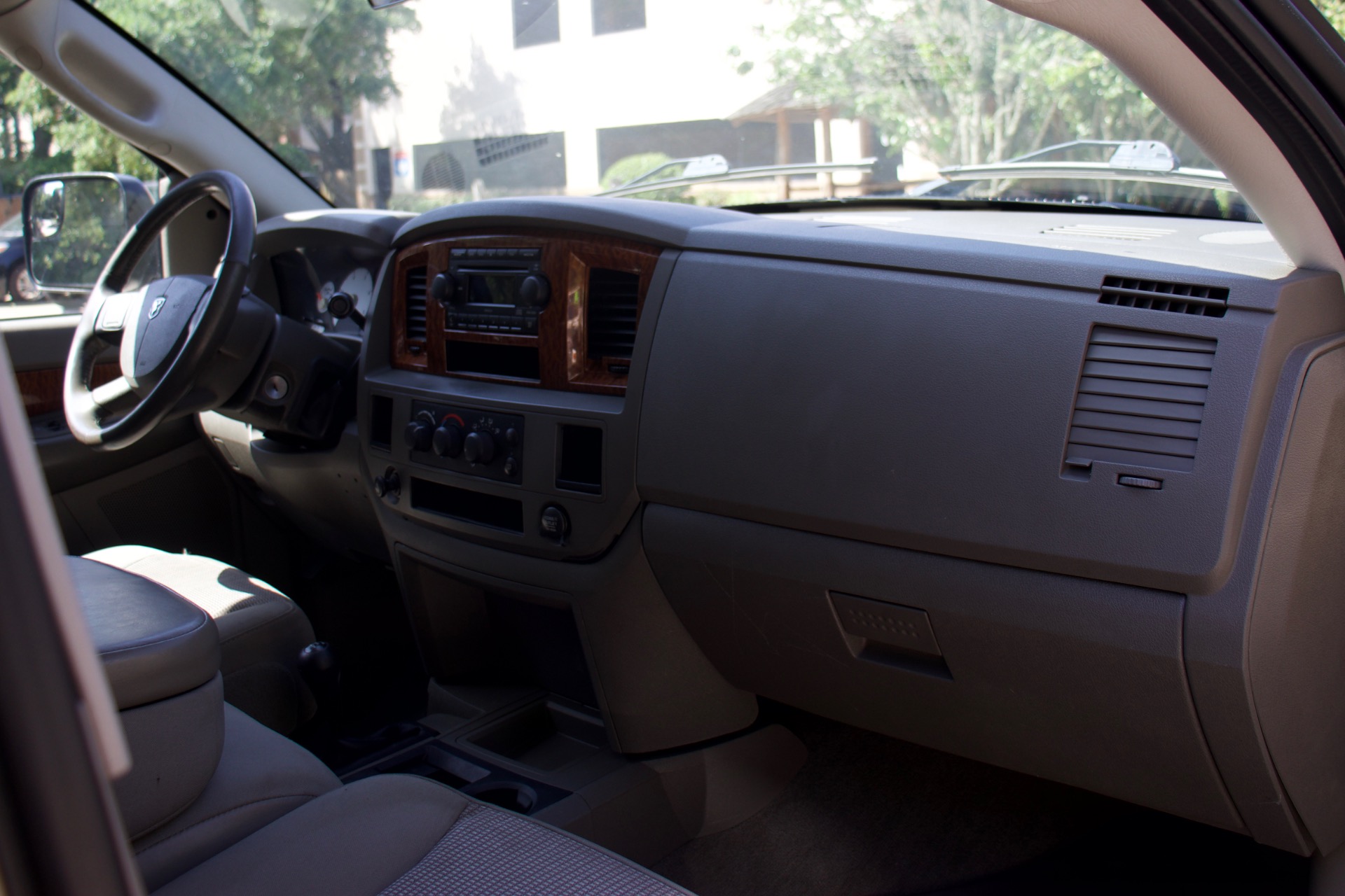 Used-2006-Dodge-Ram-2500-SLT