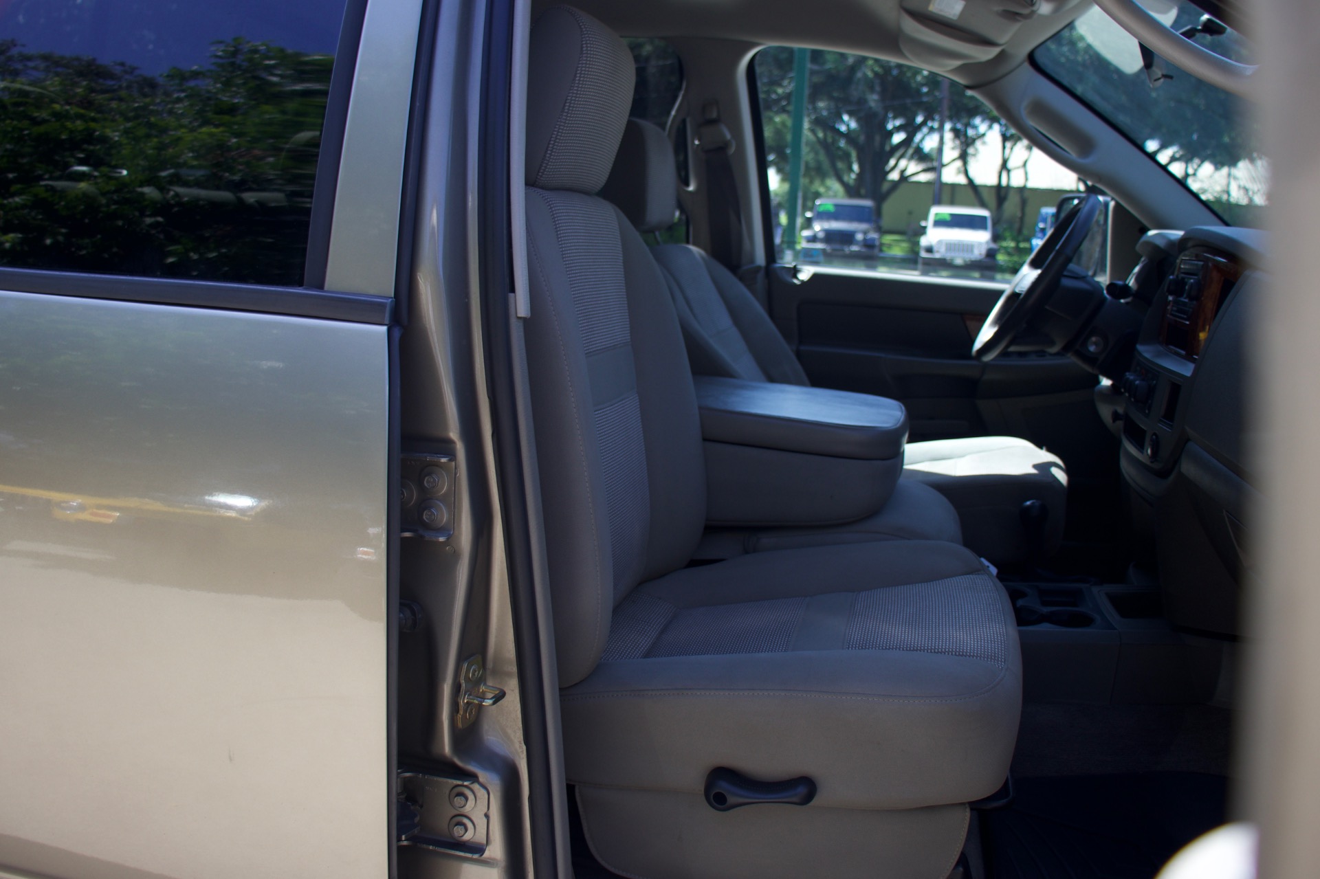 Used-2006-Dodge-Ram-2500-SLT