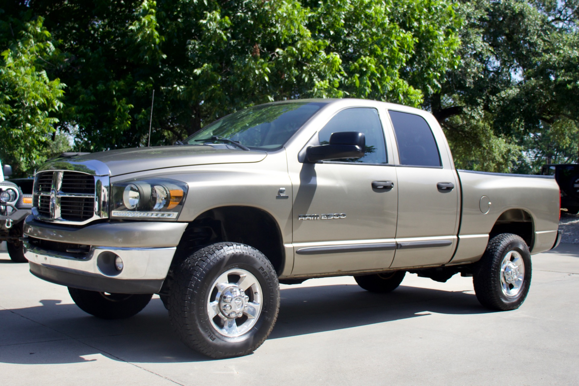 Used-2006-Dodge-Ram-2500-SLT