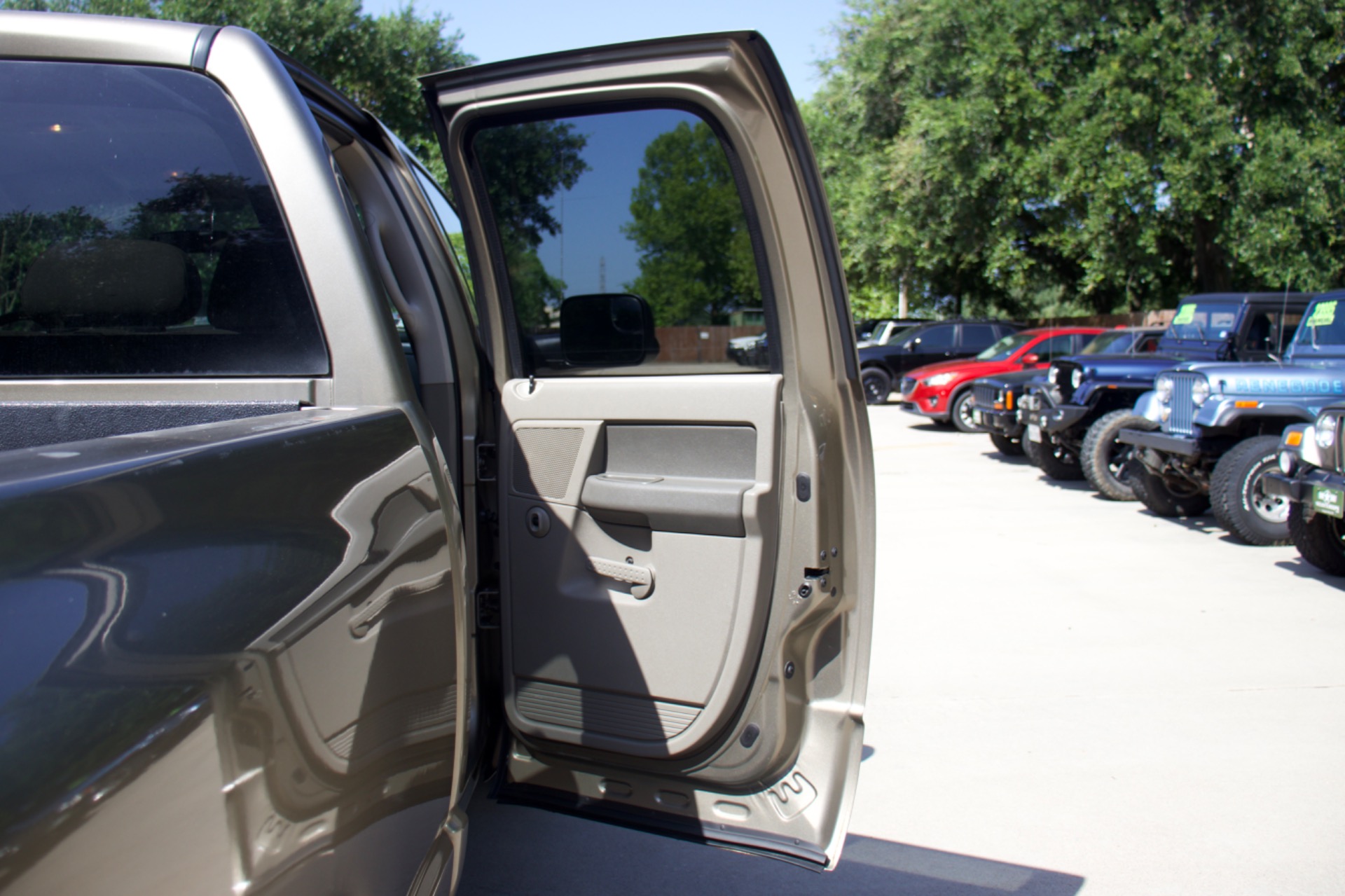 Used-2006-Dodge-Ram-2500-SLT