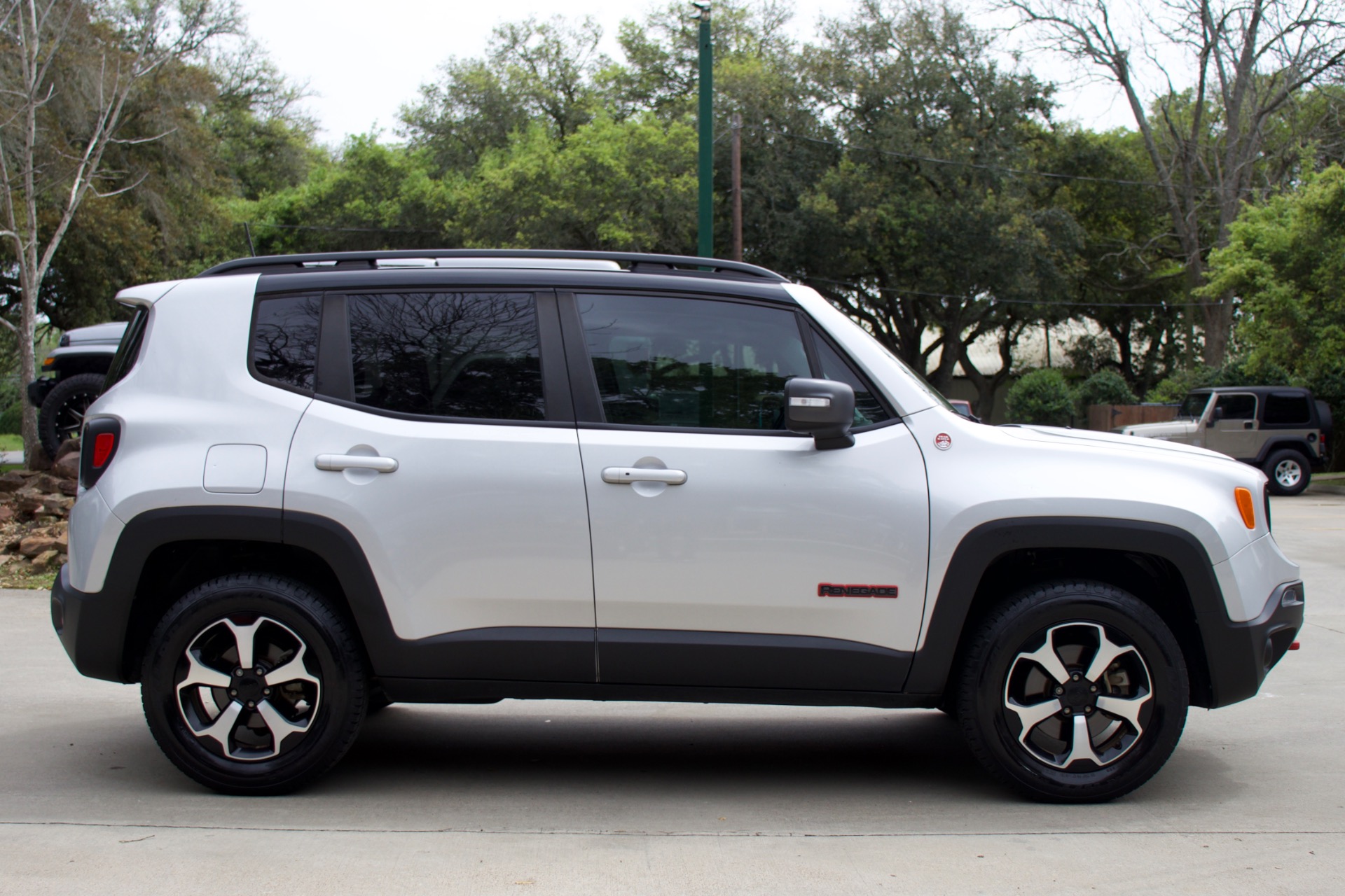 Used-2019-Jeep-Renegade-Trailhawk