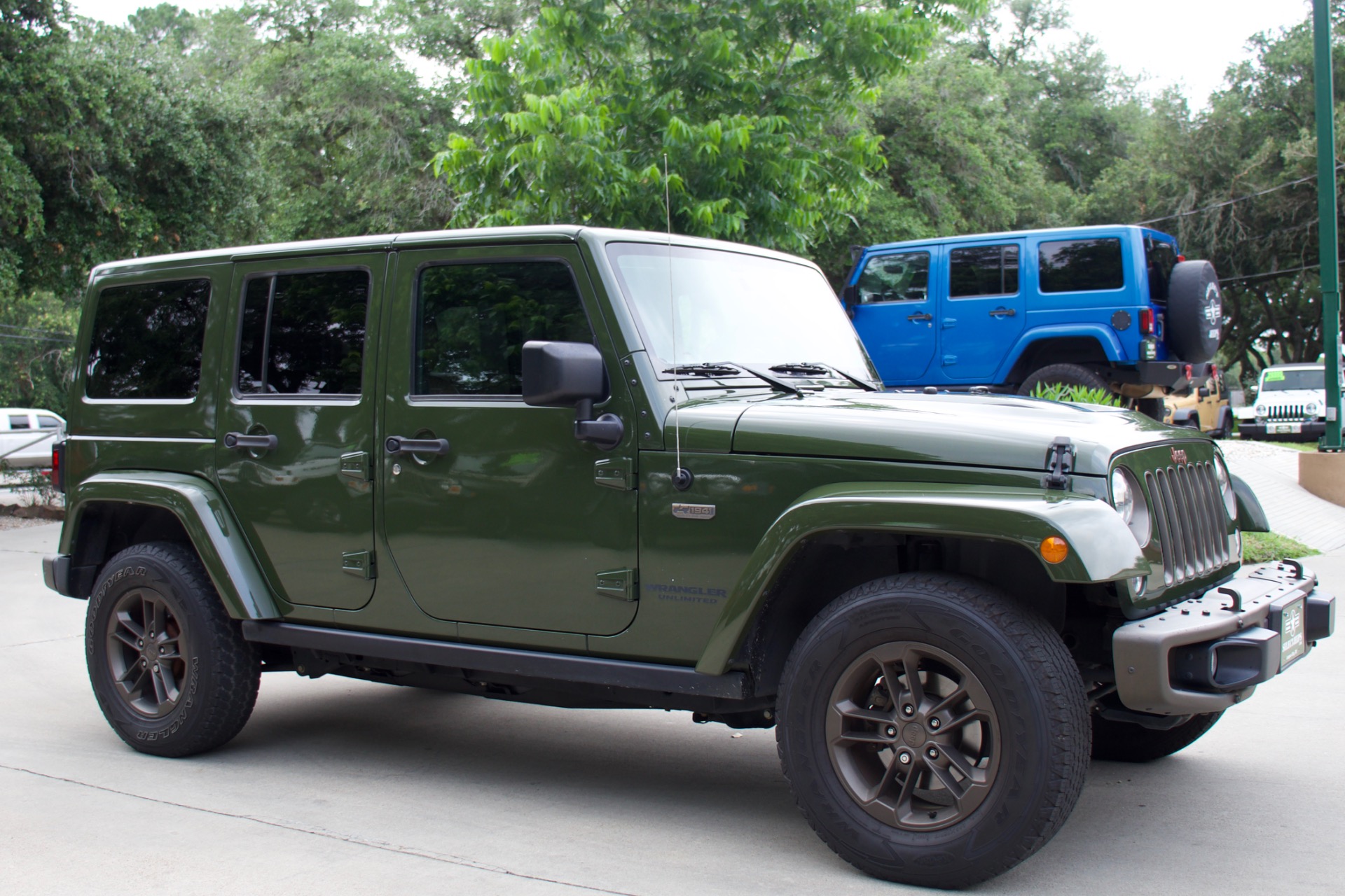 Used-2016-Jeep-Wrangler-Unlimited-Sahara-75th-Anniversary